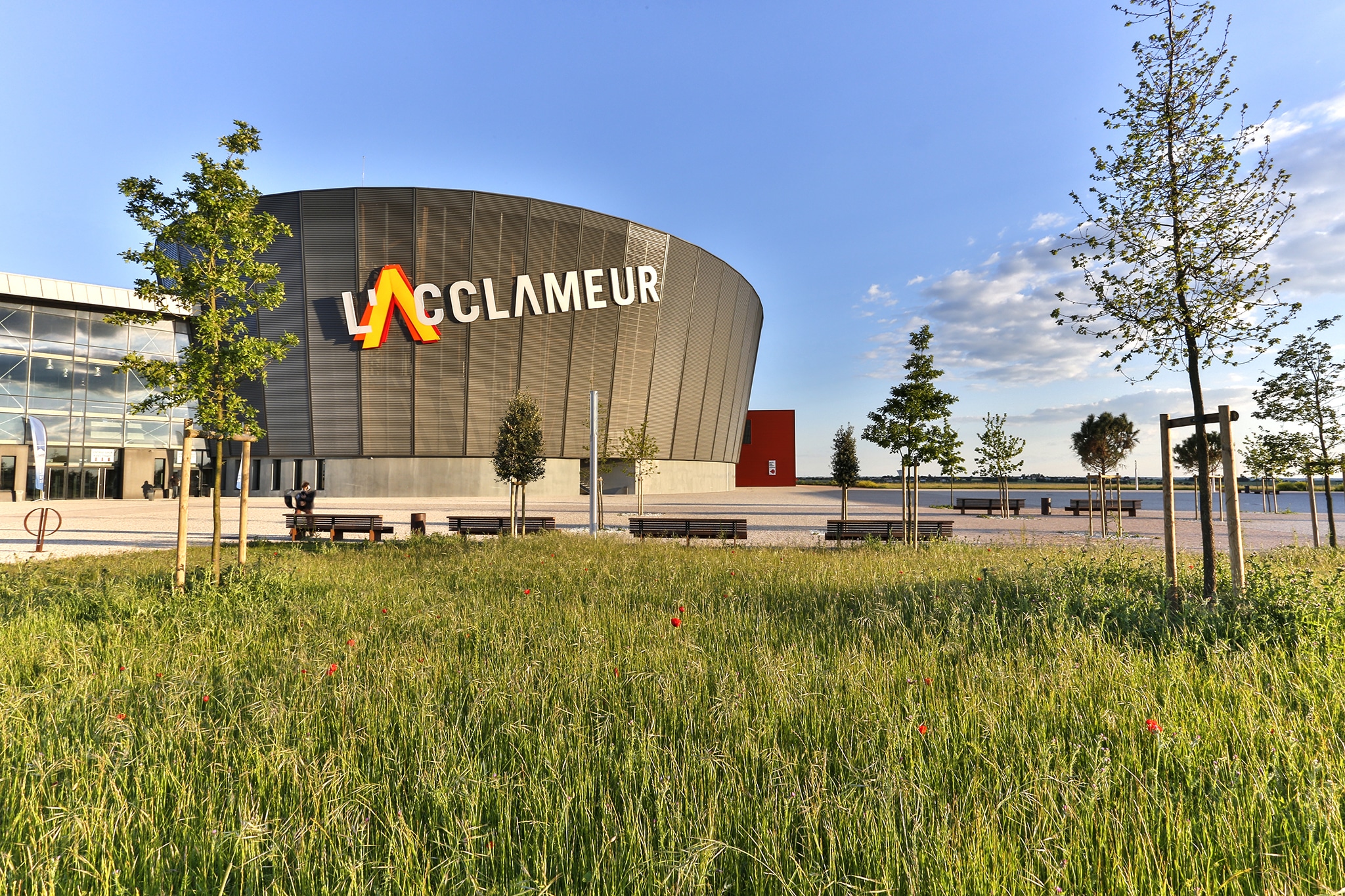 L'acclameur, salle de sport et de spectacle, à Niort, vue de l'extérieur
