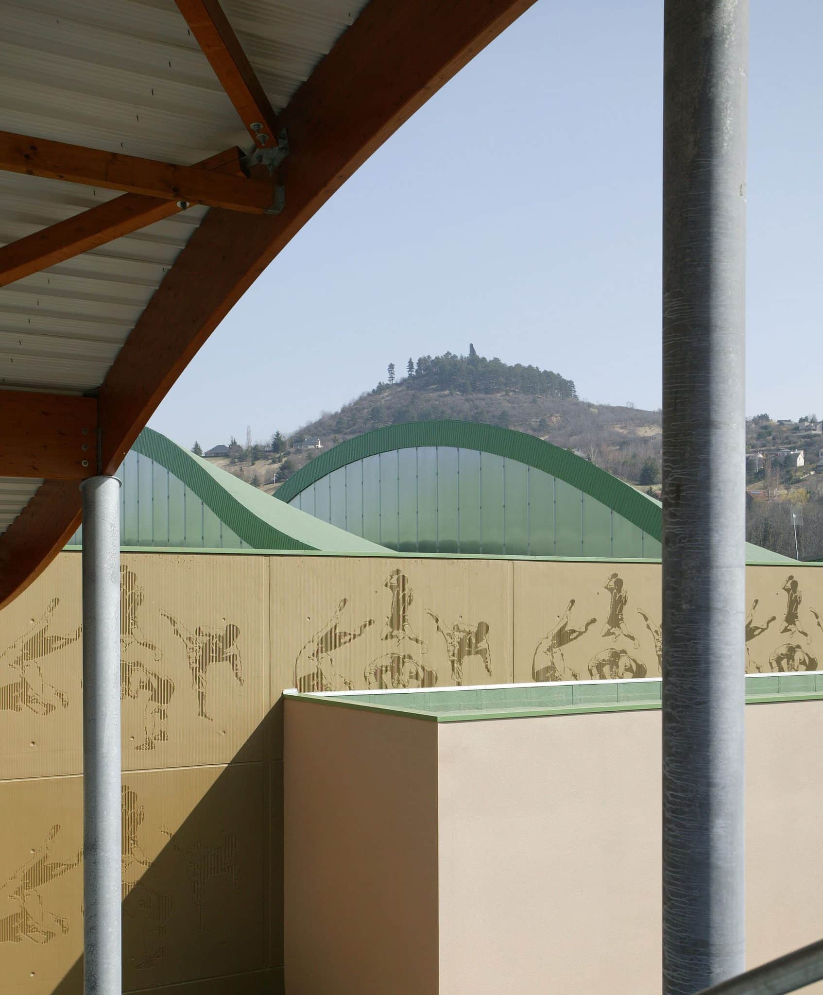 Centre d'arts martiaux, de lutte et de tennis de table à Ceyrat, vue sur les panneaux