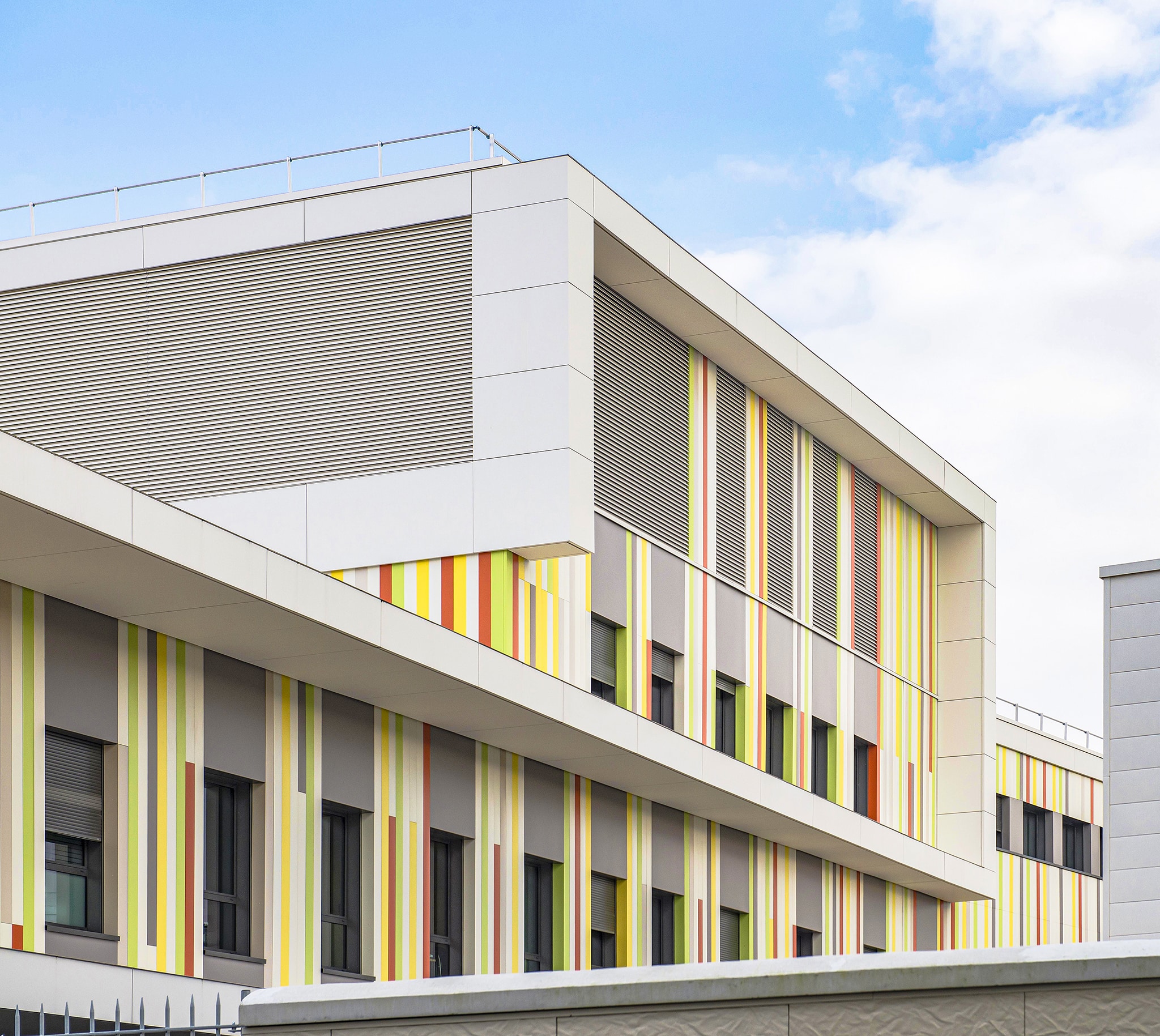 Réanimation néonatale et néonatalogie, site Bretonneau CHRU de Tours, détail de la façade