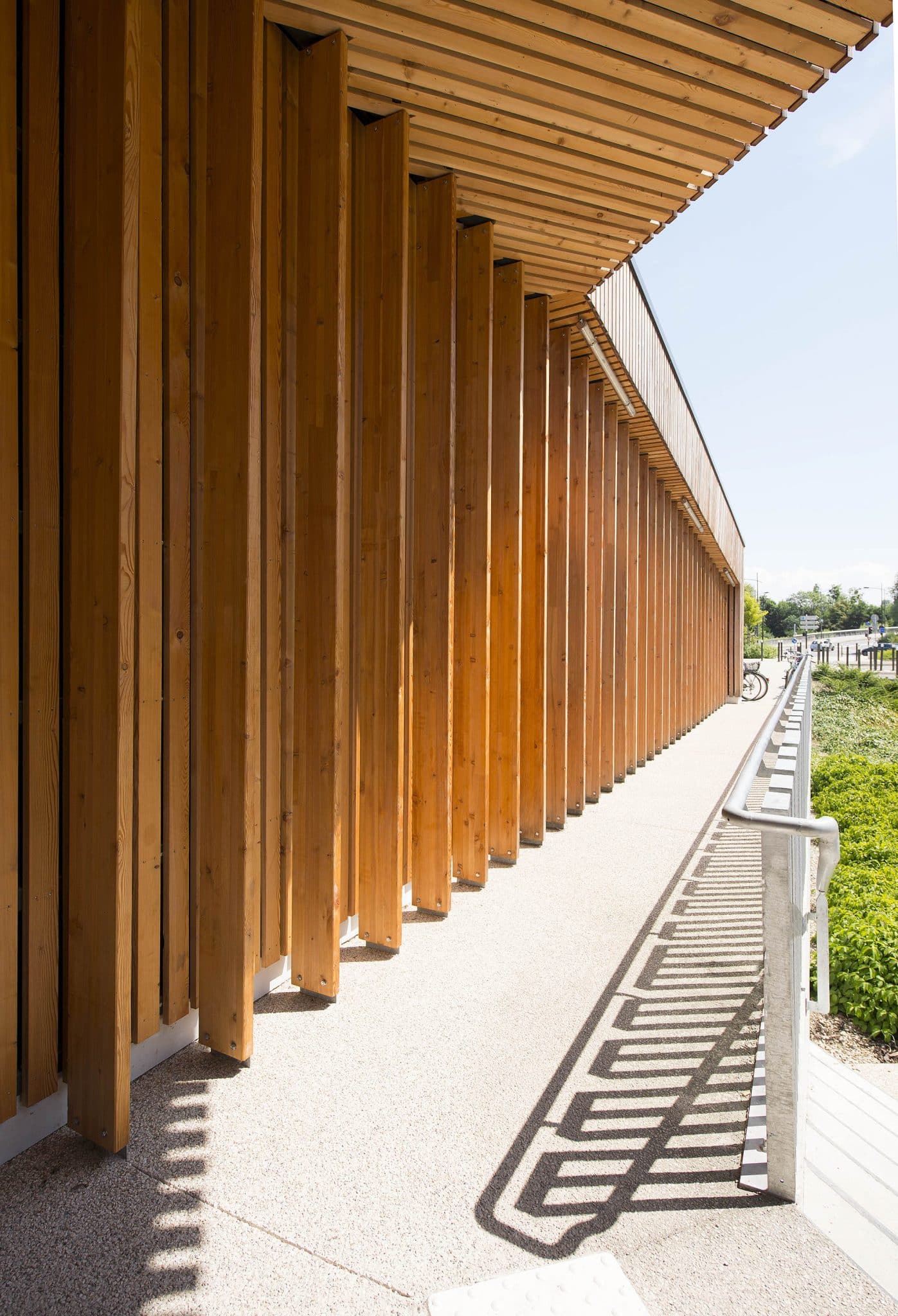 île des sports à Strasbourg, vue sur la coursive du bâtiment ALSH