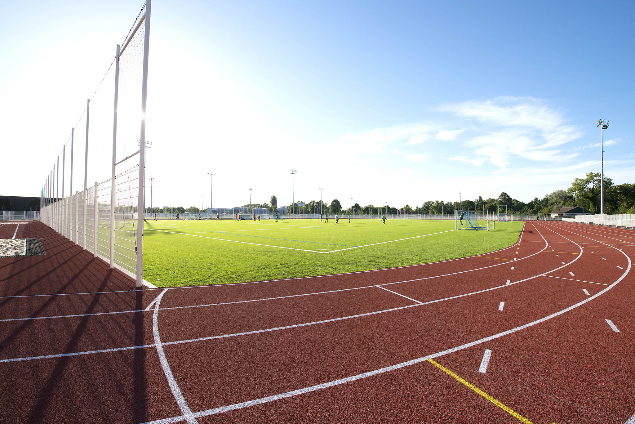 île des sports à Strasbourg, vue sur la piste d'athlétisme