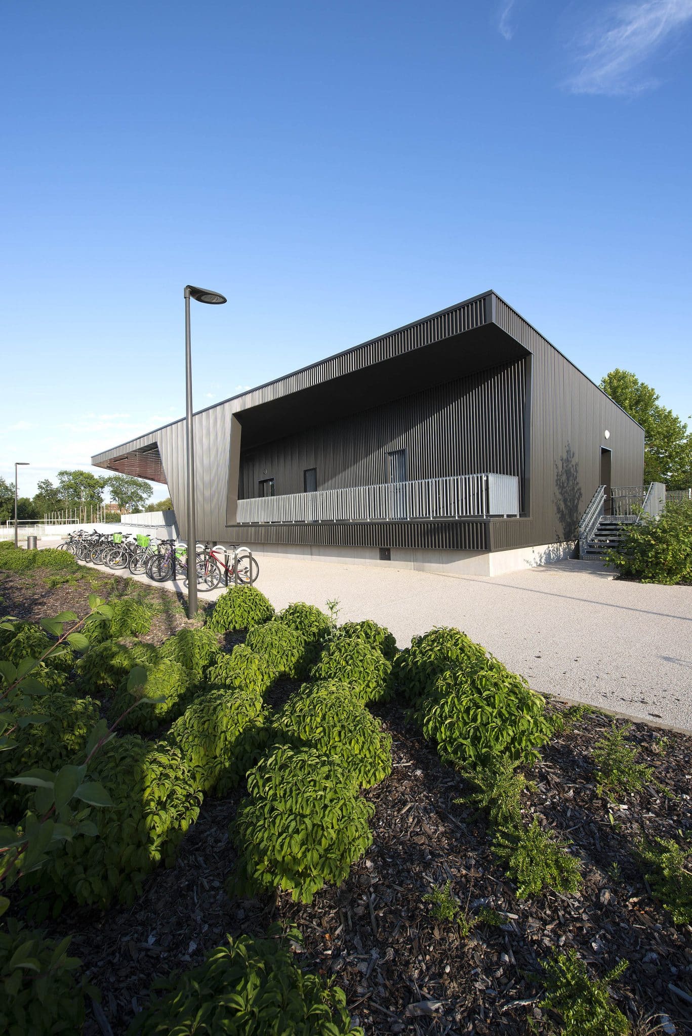 île des sports à Strasbourg, vue sur le bâtiment vestiaire