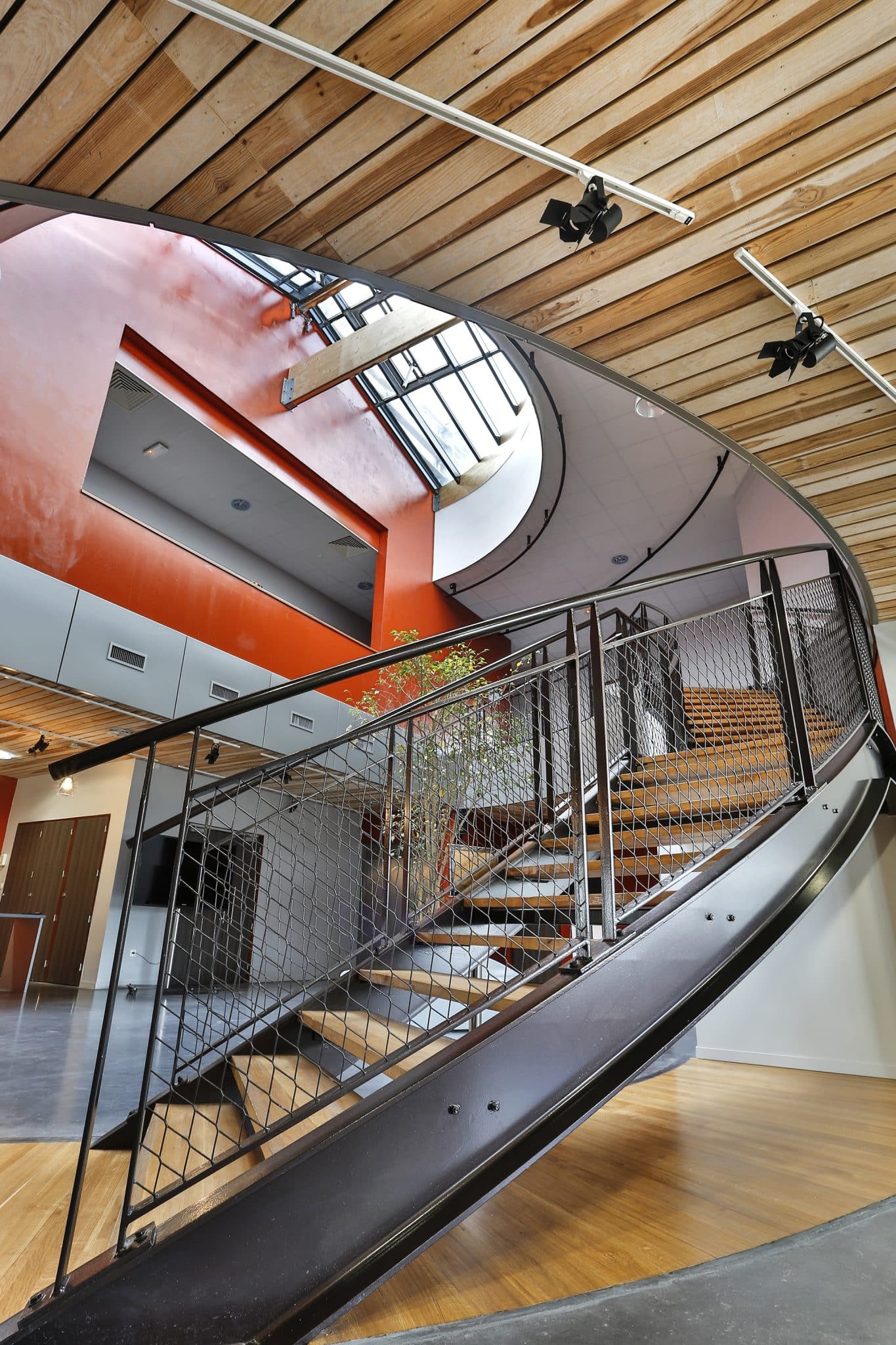 L'acclameur, salle de sport et de spectacle, à Niort, vue de l'escalier