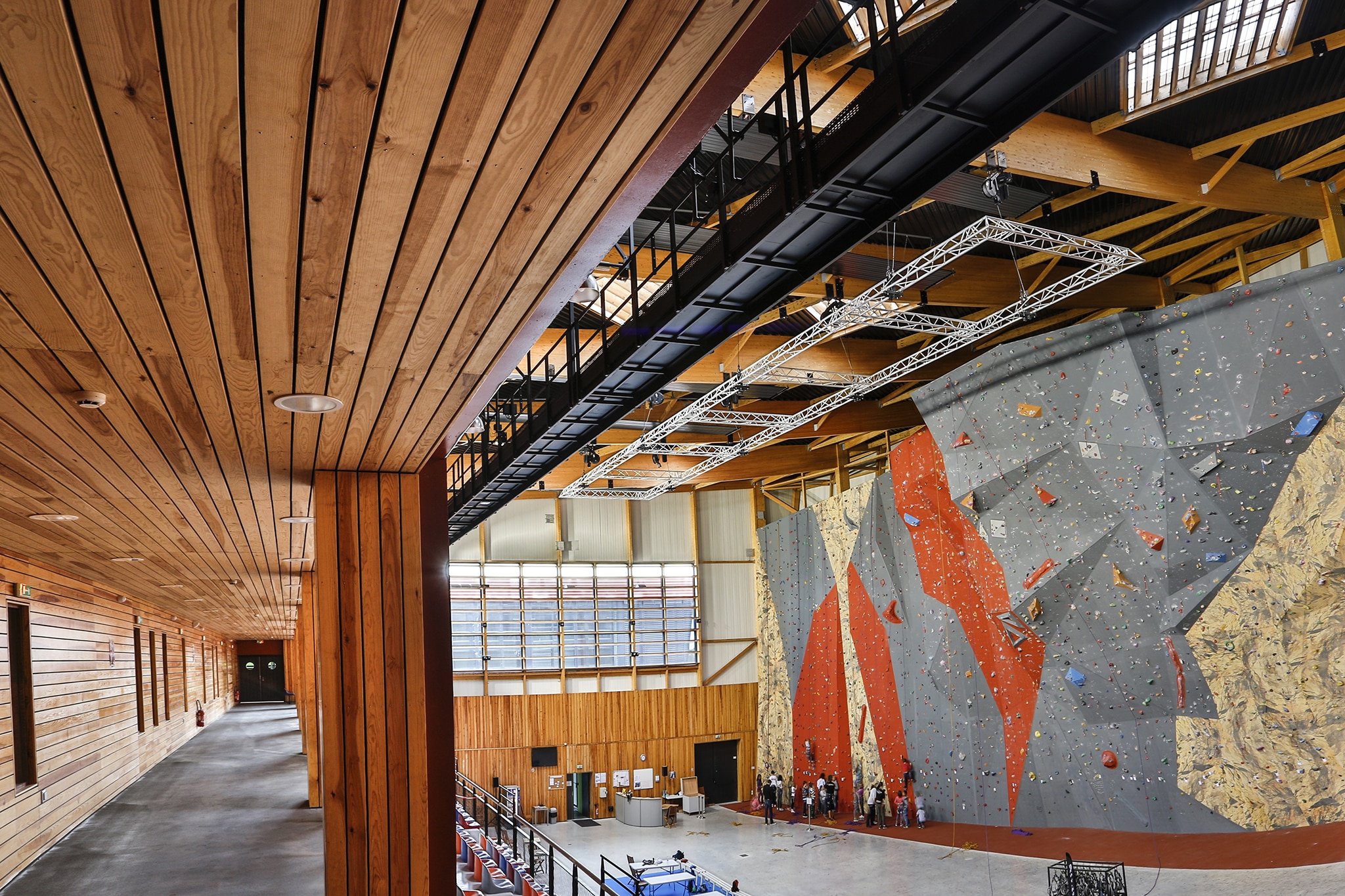 L'acclameur, salle de sport et de spectacle, à Niort, vue de la salle d'escalade