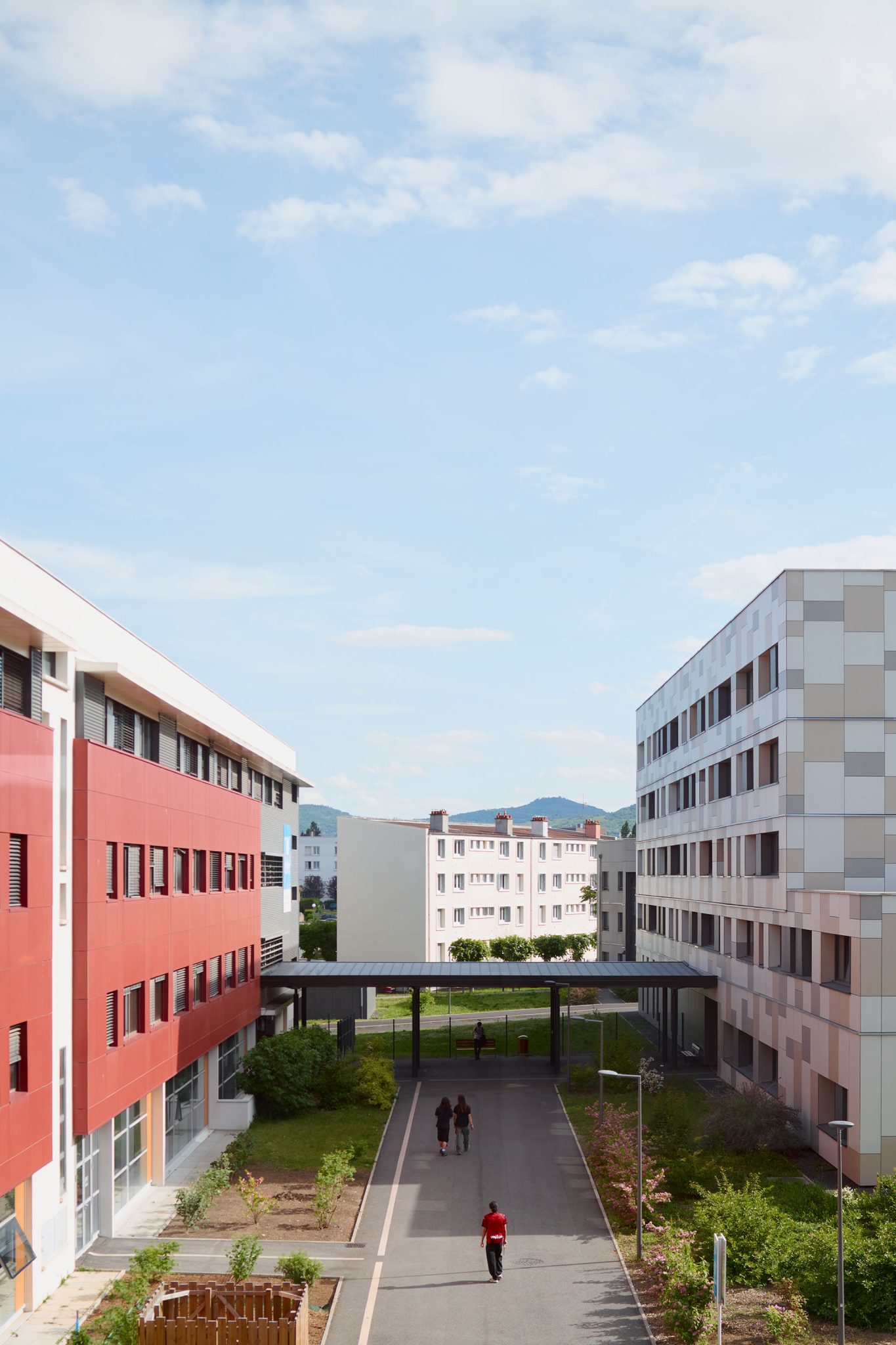 Sylvain Jouve - CRR Architecture- Reconstruction extension du lycée Ambroise Brugière à Clermont-Ferrand, vue sur la cours