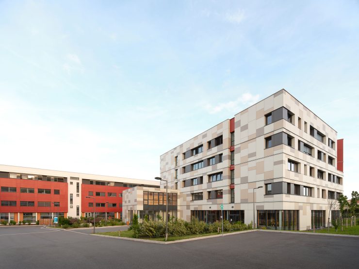 Sylvain Jouve - CRR Architecture- Reconstruction extension du lycée Ambroise Brugière à Clermont-Ferrand, vue sur la cours