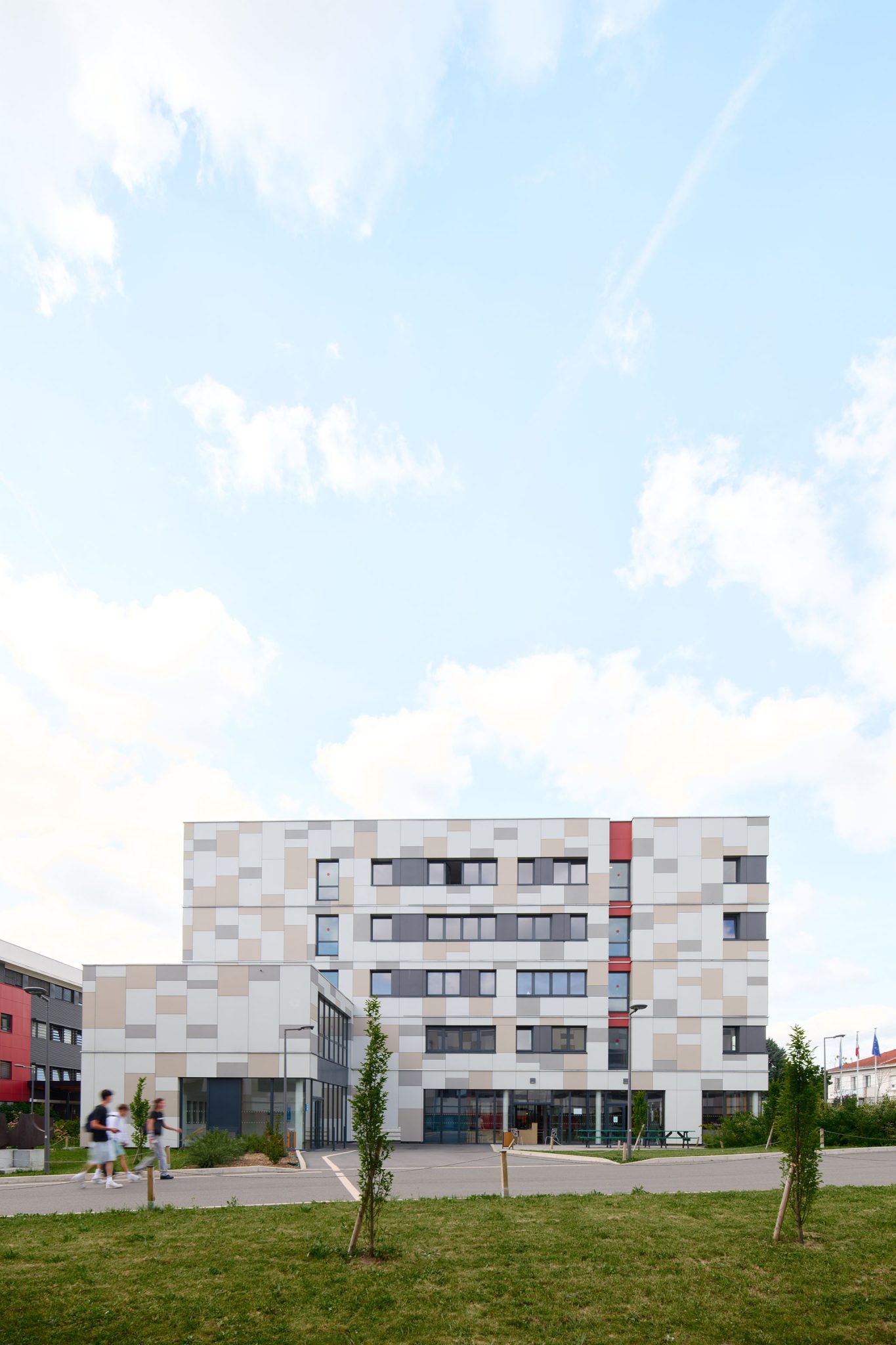 Sylvain Jouve - CRR Architecture- Reconstruction extension du lycée Ambroise Brugière à Clermont-Ferrand, vue sur la façade