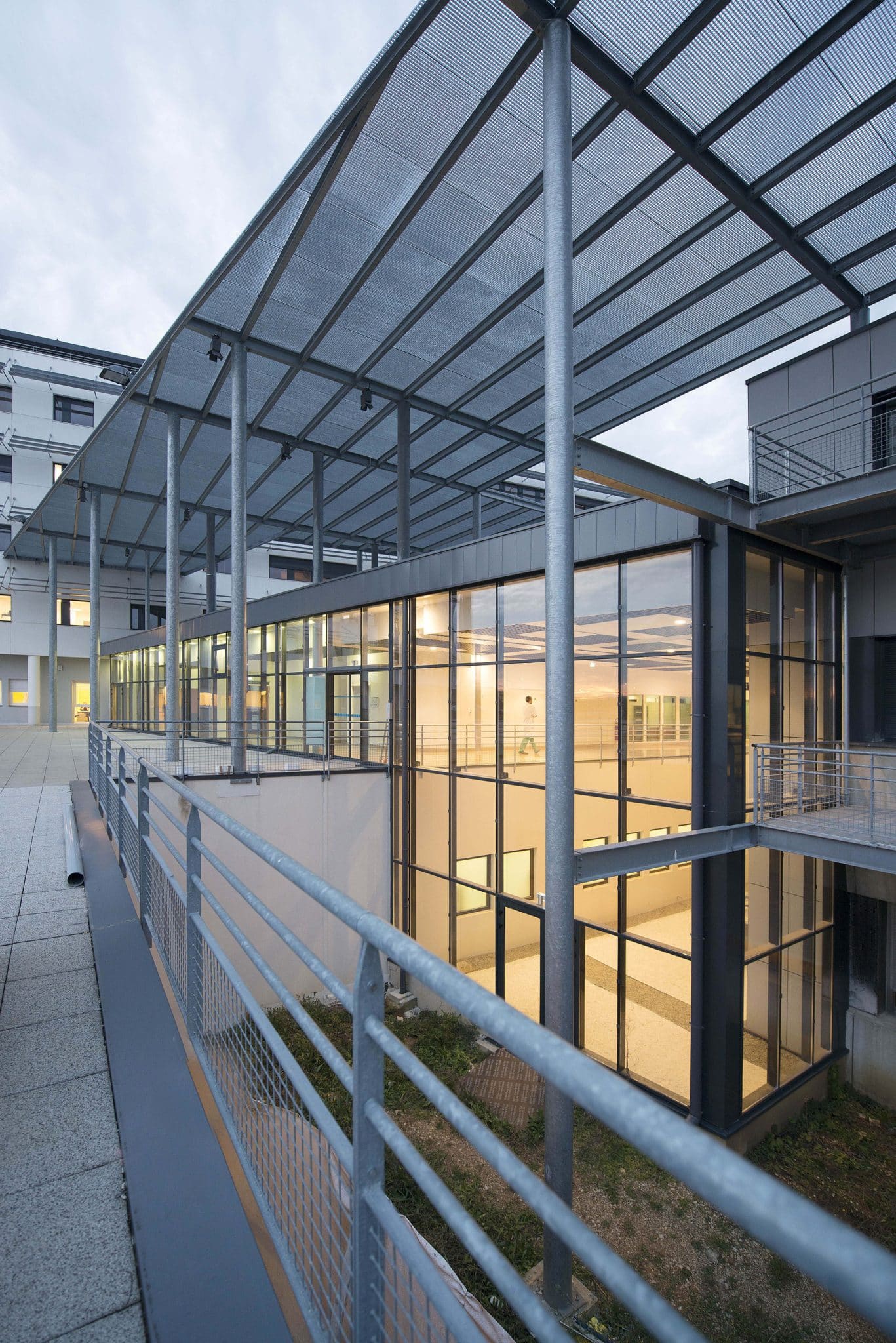 Hôpital Jean Minjoz à Besançon, détail de la façade