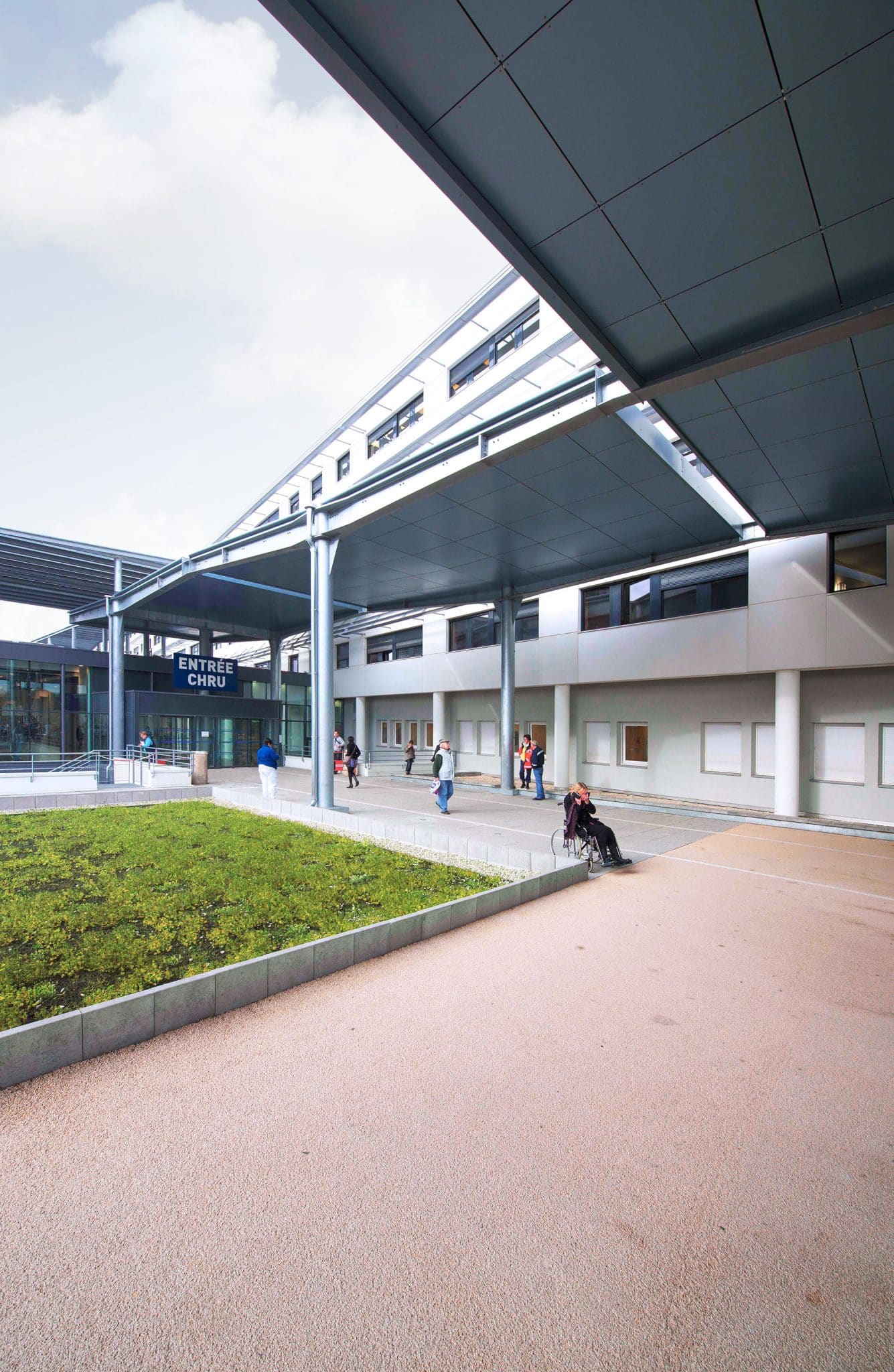 Hôpital Jean Minjoz à Besançon, vue sur l'entrée