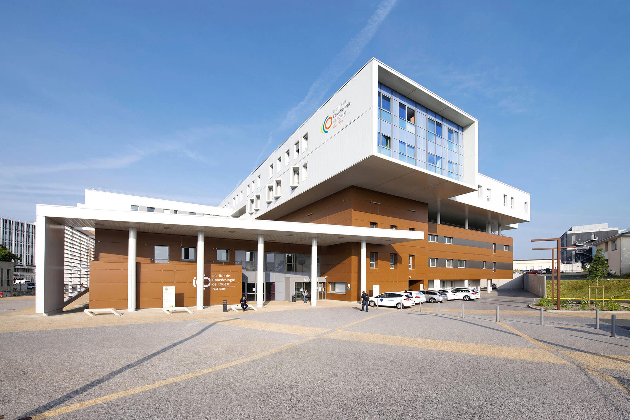 Institut Paul Papin au CHU d'Angers, vue de la façade