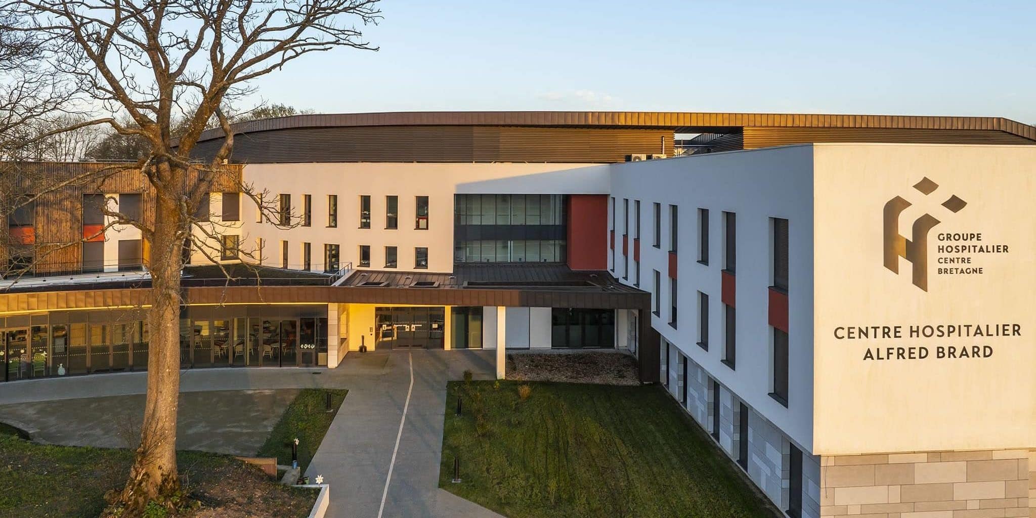 Hôpital Alfred Brard à Guémené sur Scorff, vue de la façade principale