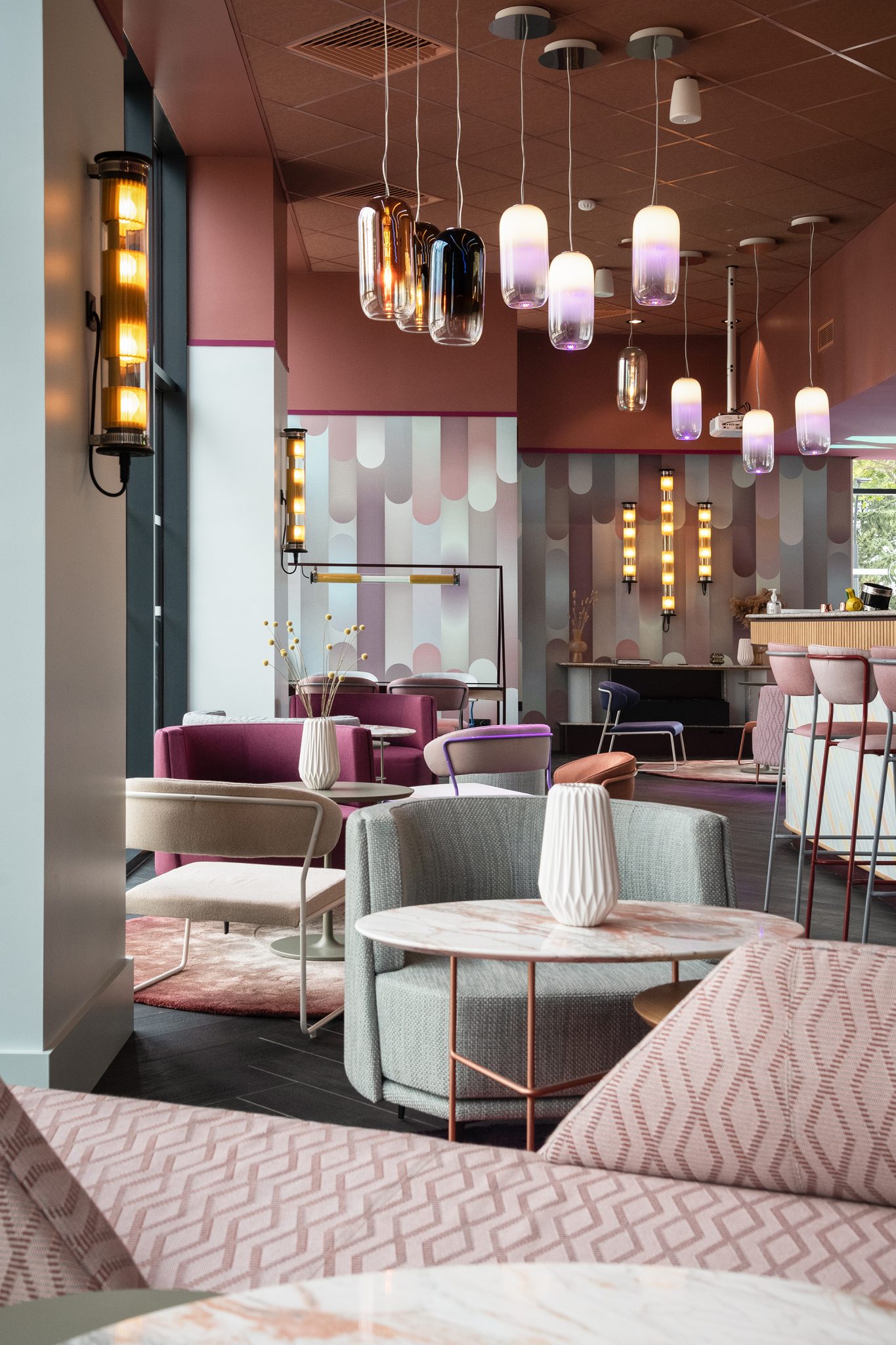 Construction de logements sociaux, de logements en accession et d'un hôtel, îlot Bouillet, à Clermont-Ferrand, tables café