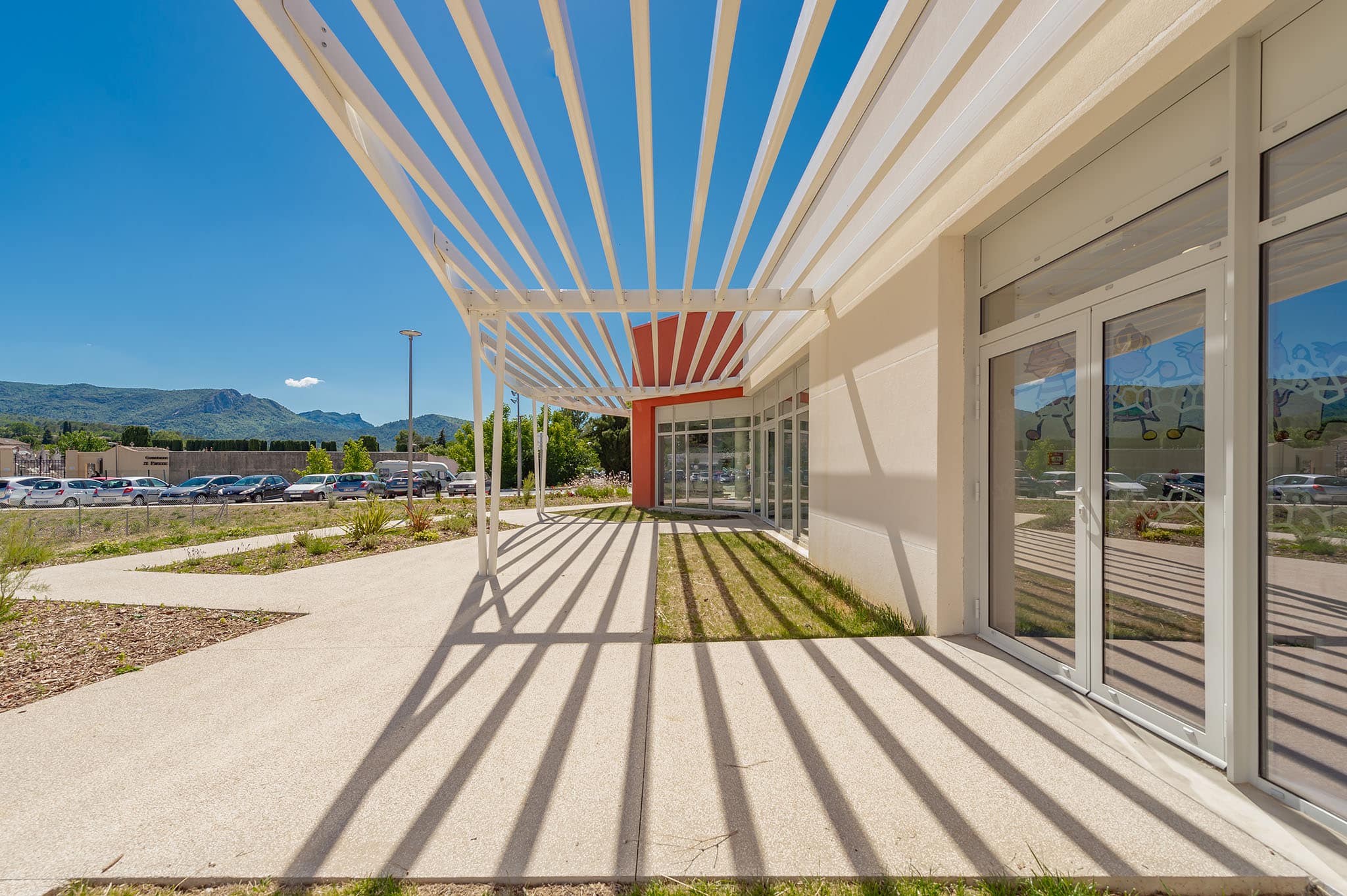 Urgences du Centre Hospitalier Jean Marcel de Brignoles, vue sur les brise-soleils