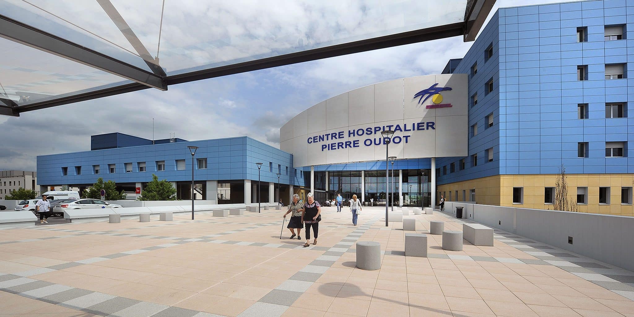 Centre Hospitalier Pierre Oudot à Bourgoin-Jallieu, vue de l'entrée