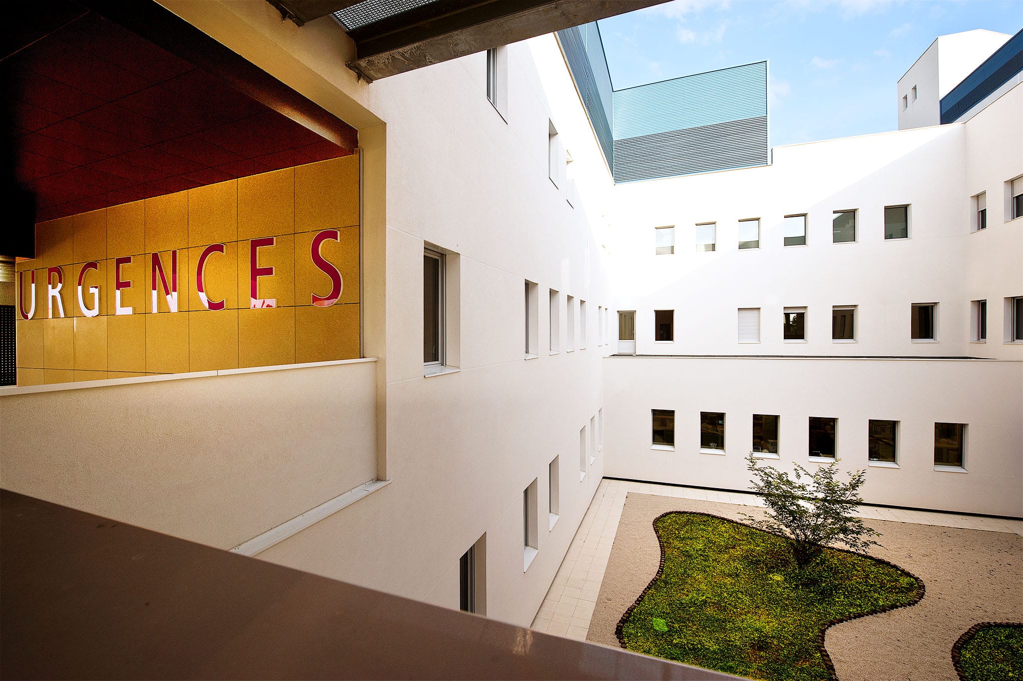Centre Hospitalier Pierre Oudot à Bourgoin-Jallieu, vue du Patio
