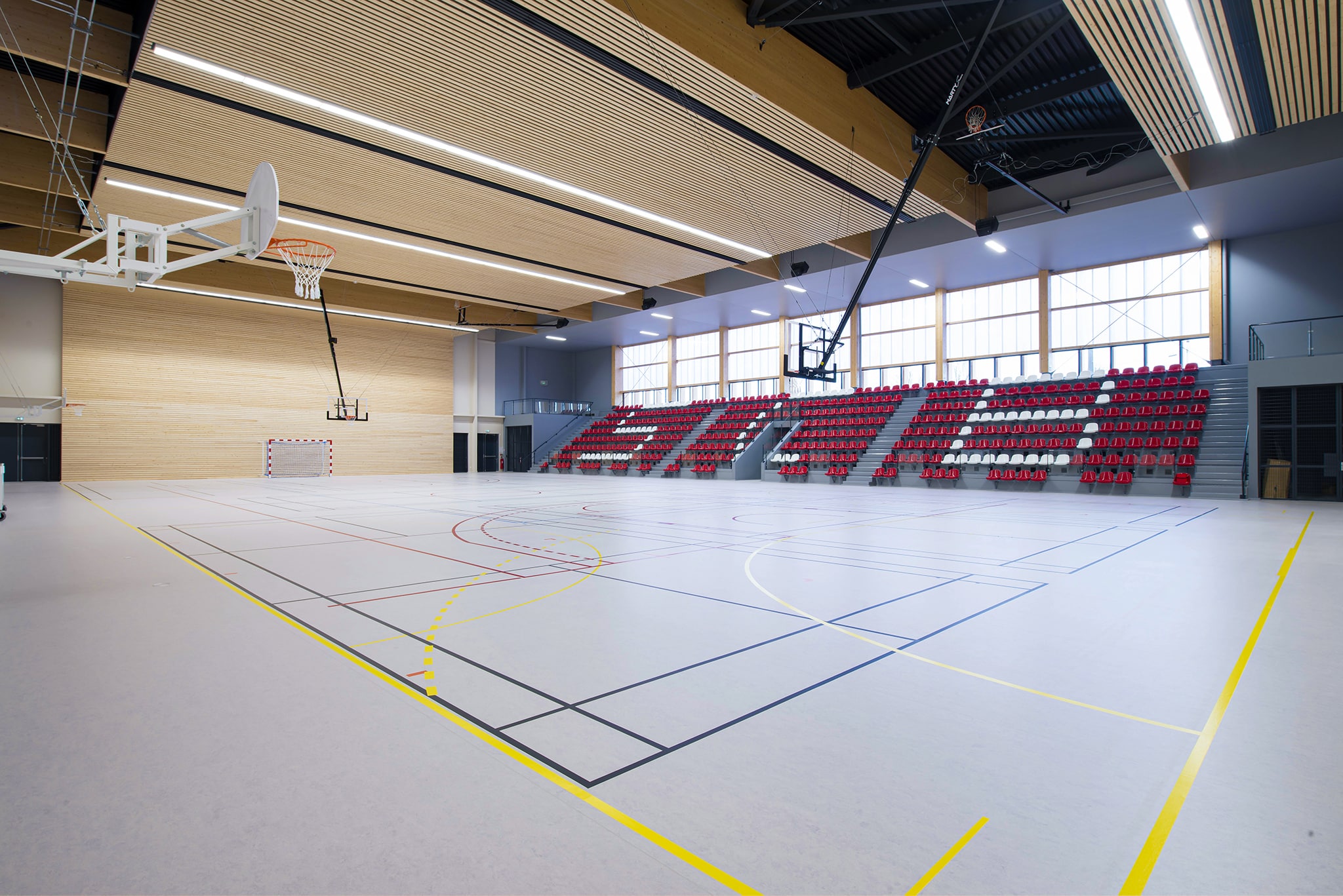 Halle de Beaucouze, vue sur la salle multisports