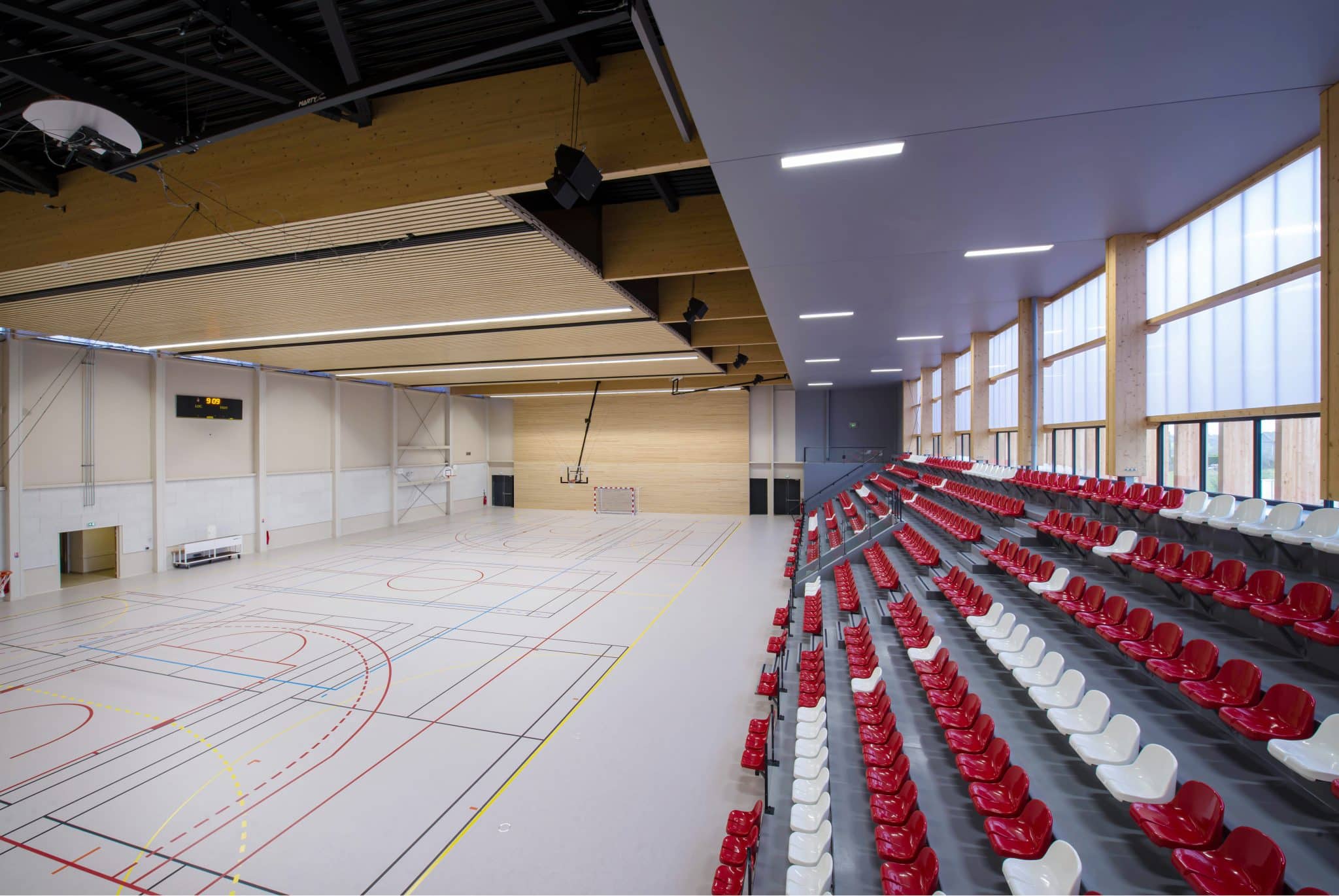 Halle de Beaucouze, vue sur la salle multisports
