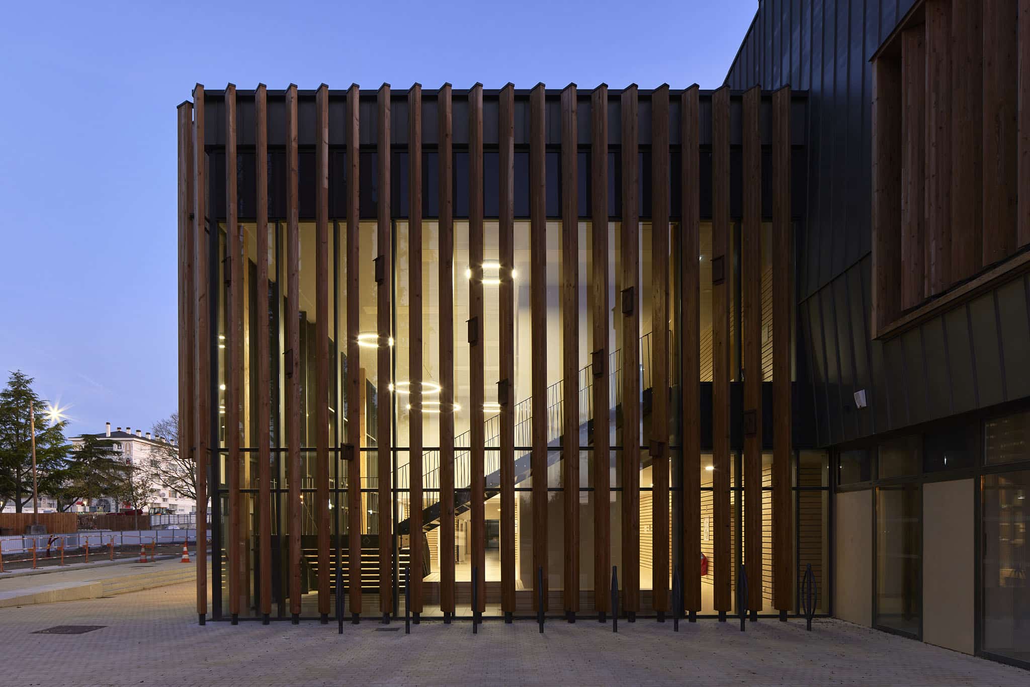 Gymnase de l'Europe à Angers, vue du Hall depuis l'extérieur