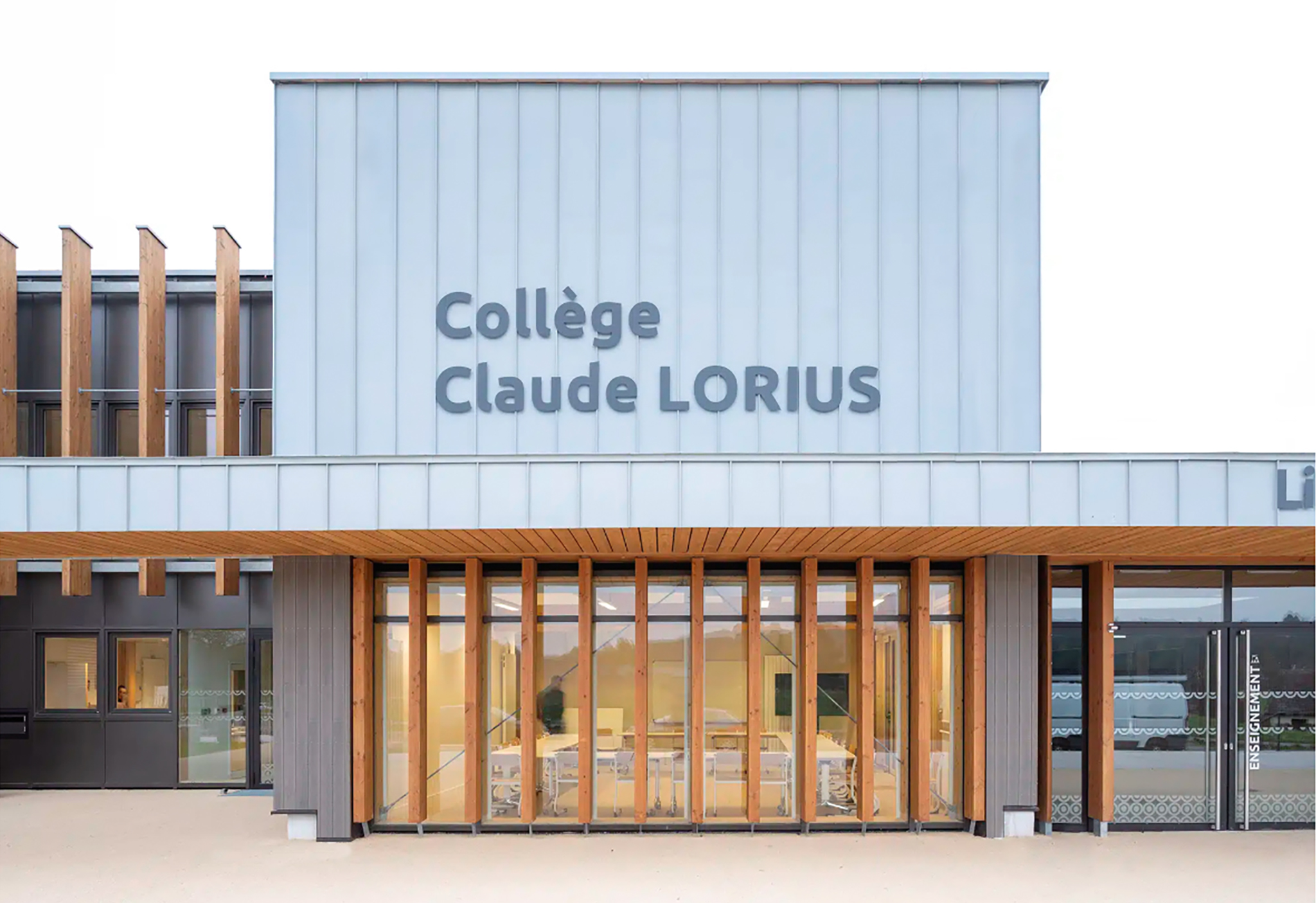 Nicolas Waltefaugle, Collège Claude Lorius, vue de l'entrée