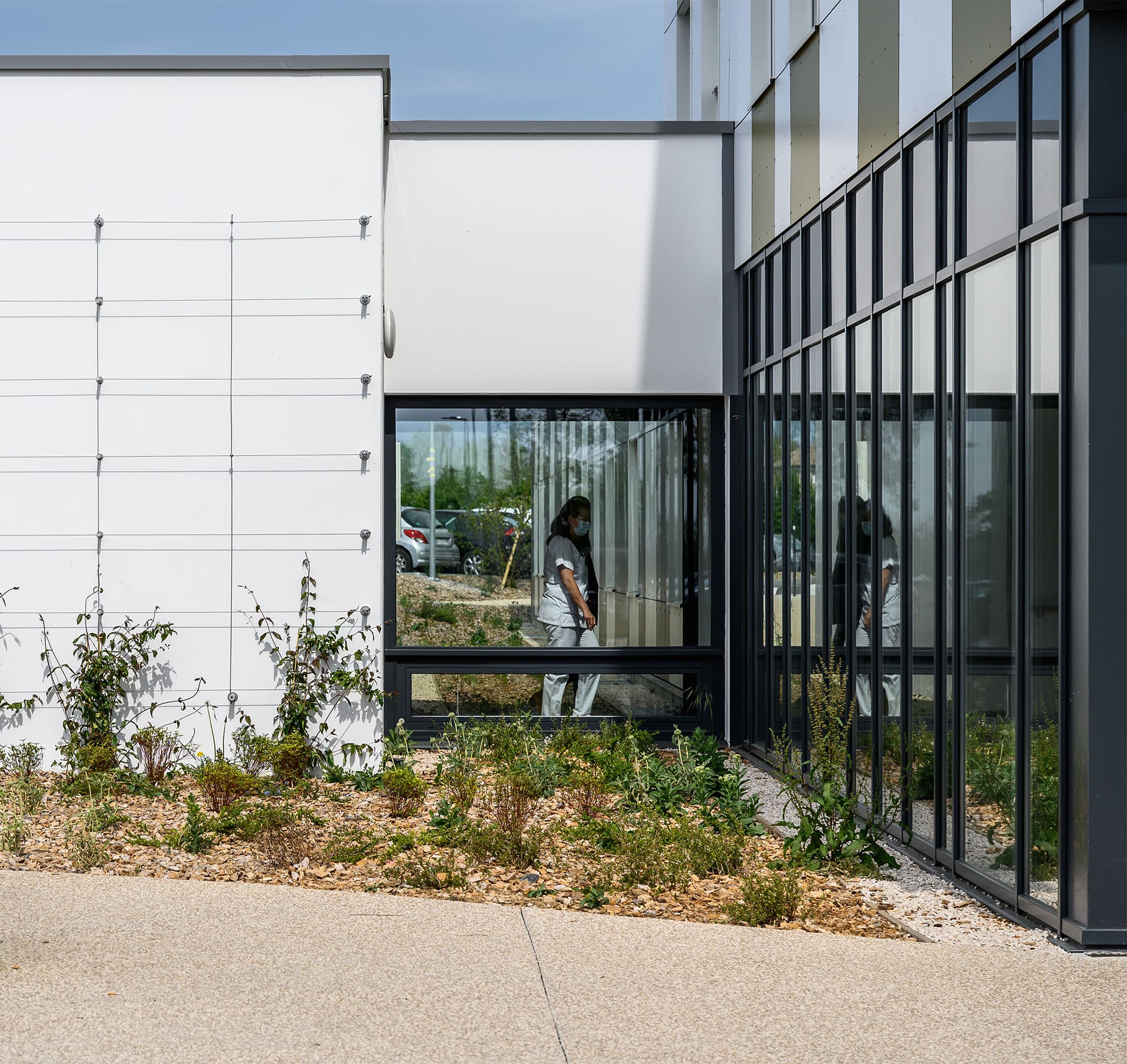Pôle de consultation à Villefranche-sur-Saône, vue sur la galerie de liaison