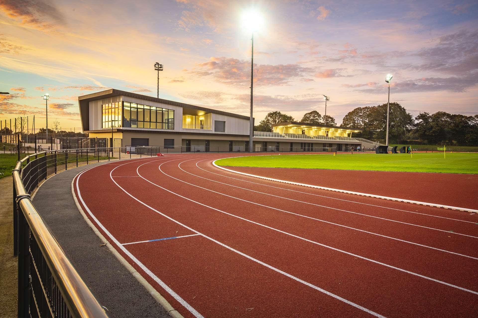 Bruno Astorg, Views Factory, CRR Architecture, Pôle sportif de Kerozer à Saint Avé, bâtiment des tribunes, vestiaire et club House