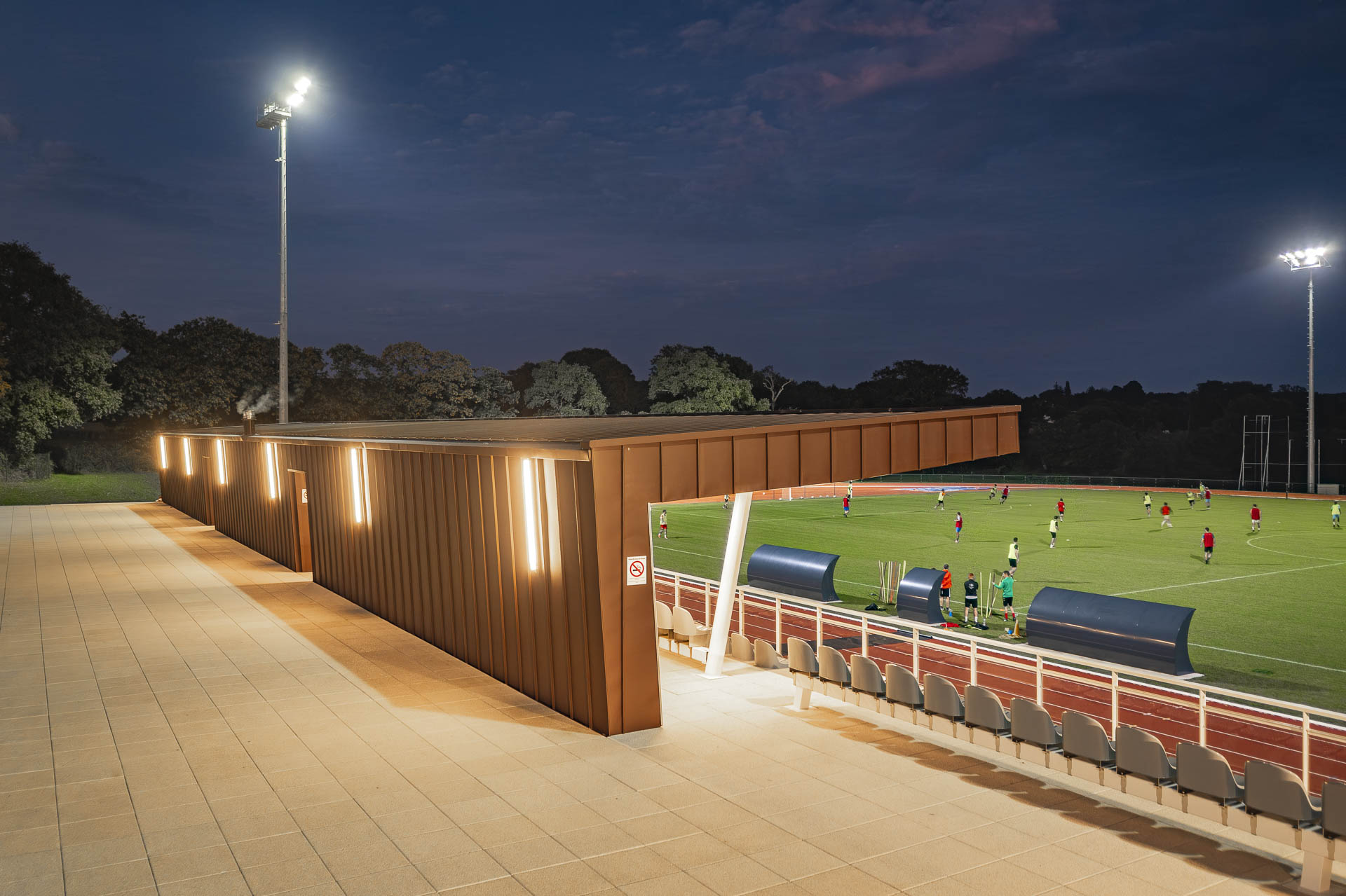 Bruno Astorg, Views Factory, CRR Architecture, Pôle sportif de Kerozer à Saint Avé, les tribunes et le terrain de foot