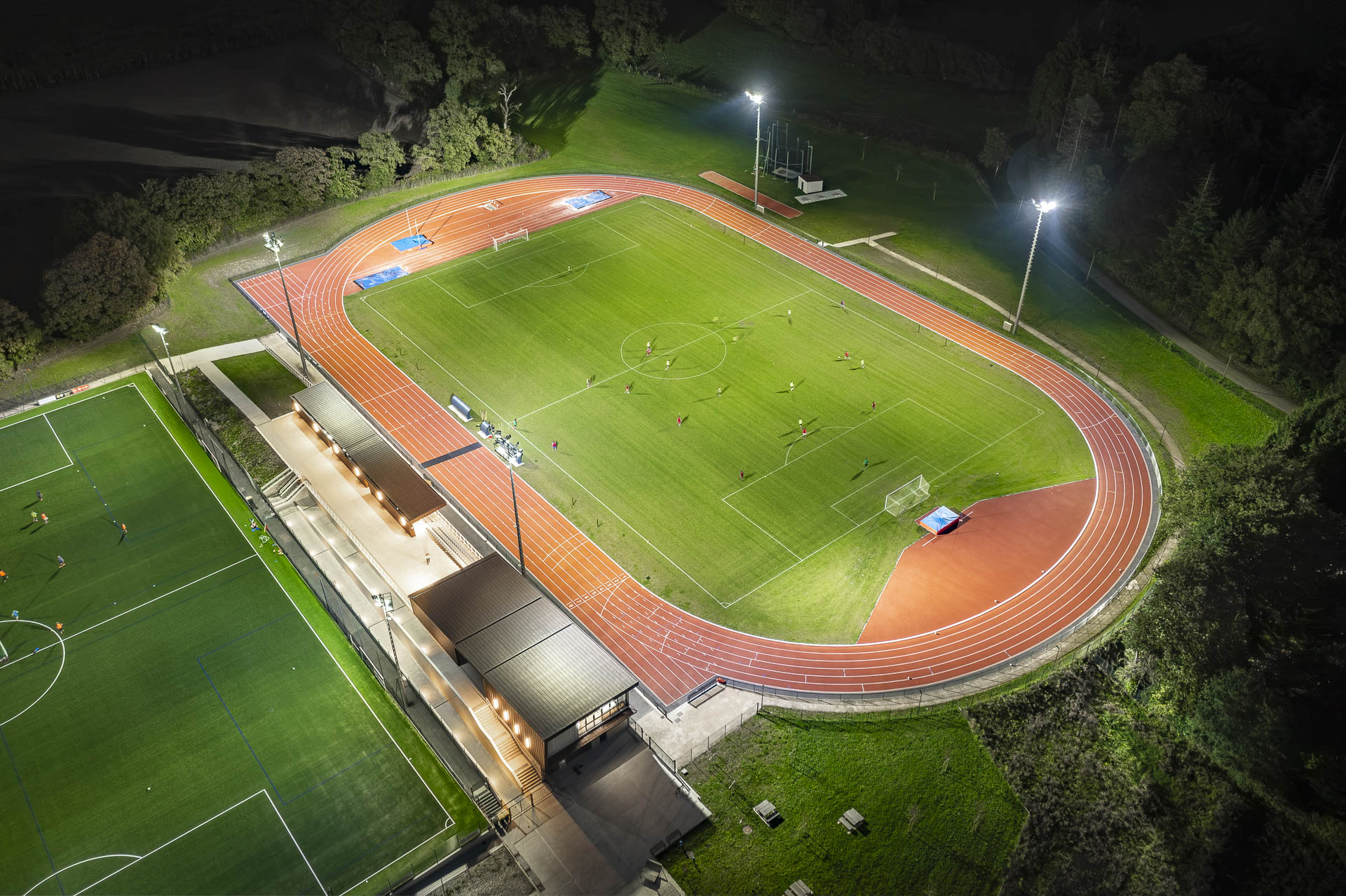 Bruno Astorg, Views Factory, CRR Architecture, Pôle sportif de Kerozer à Saint Avé, vue aérienne du terrain de foot