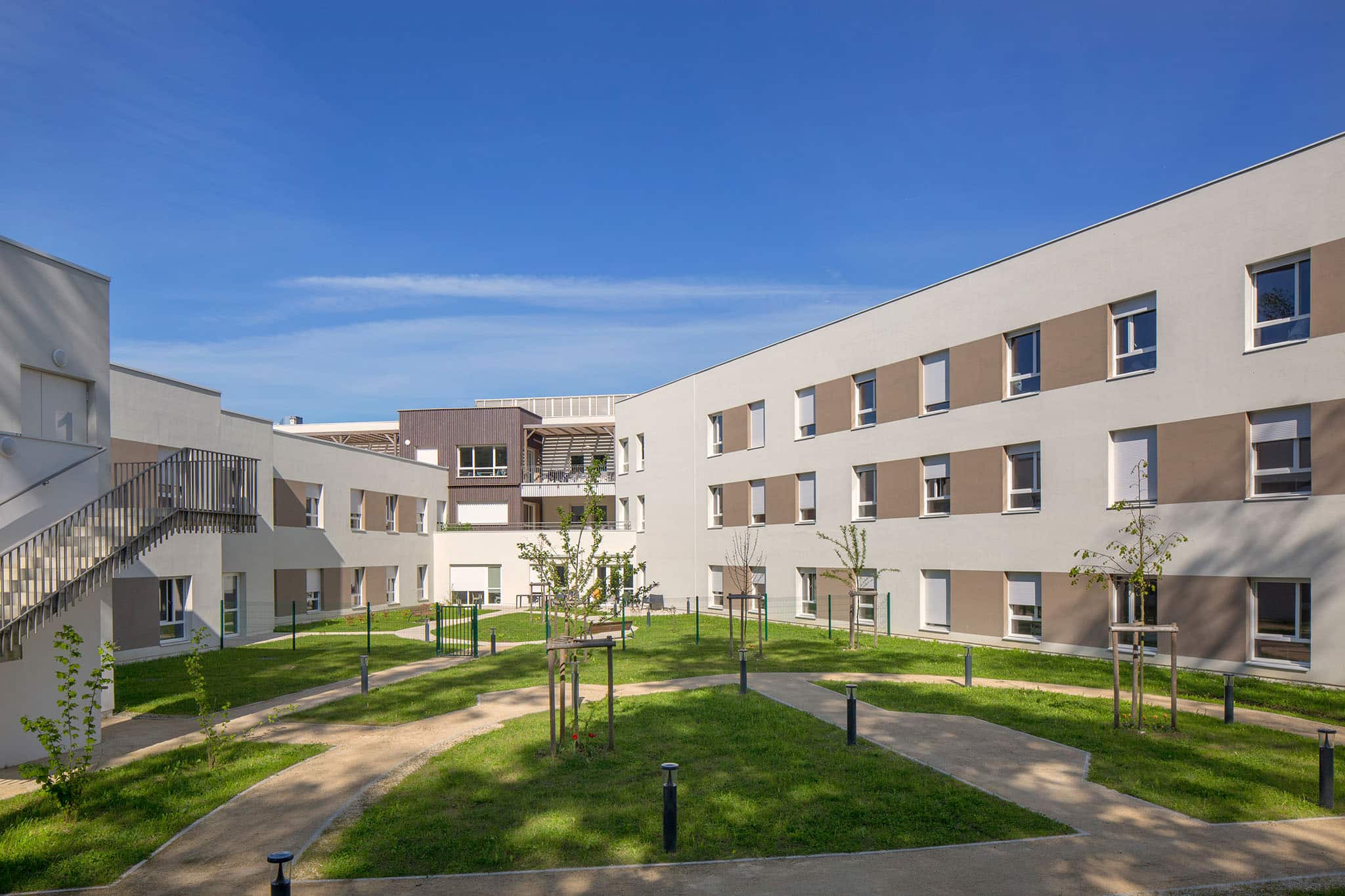 Construction de l'hôpital Melun-Sénart à Melun, vue sur un jardin