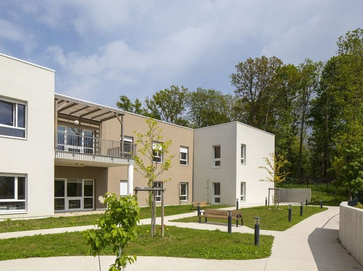 Construction de l'hôpital Melun-Sénart à Melun, vue sur un jardin