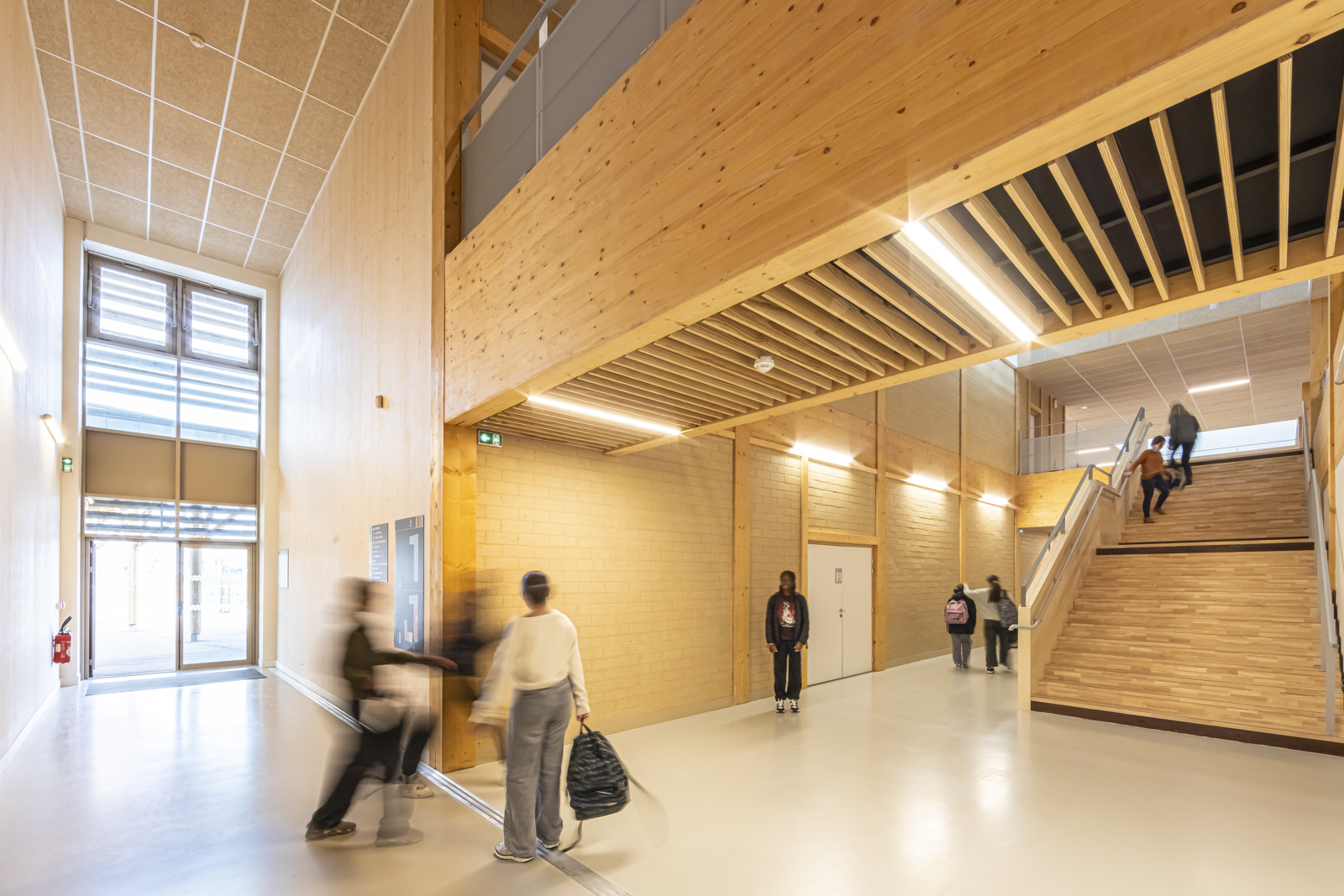 Les Yeux carrés-CRR-collège à toulouse Paleficat, vue du hall