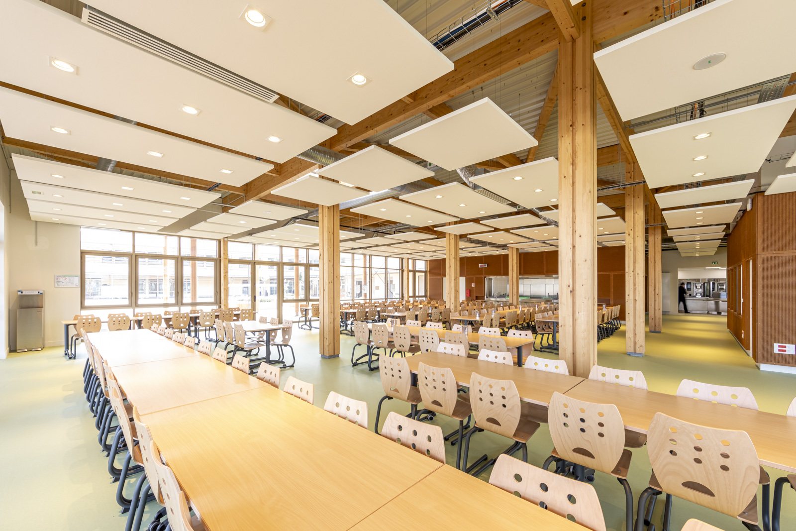 Les Yeux carrés-CRR-collège à toulouse Paleficat, vue de la restauration
