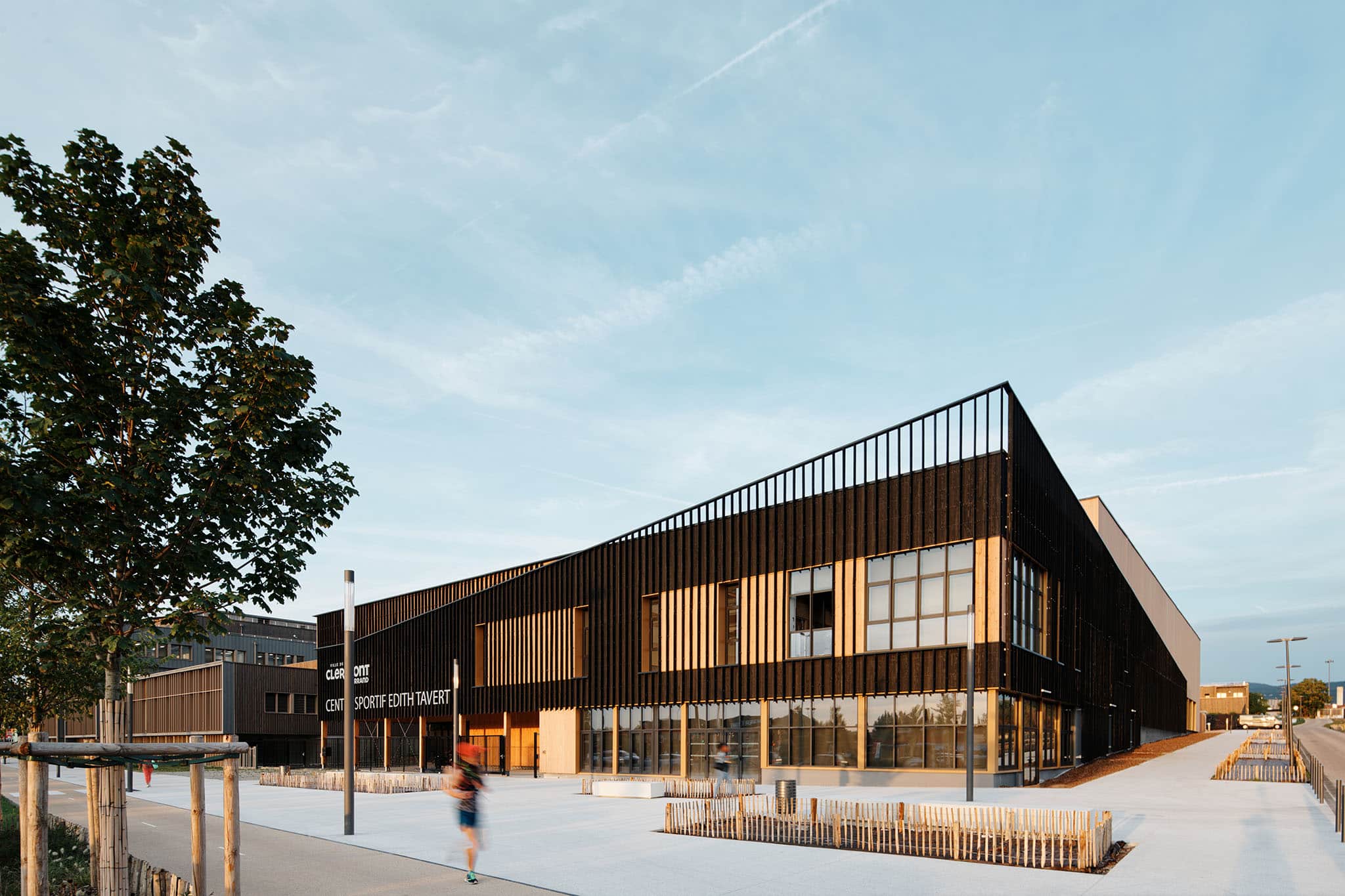 Complexe sportif Edith Tavert à Clermont-Ferrand, vue sur l'extérieure