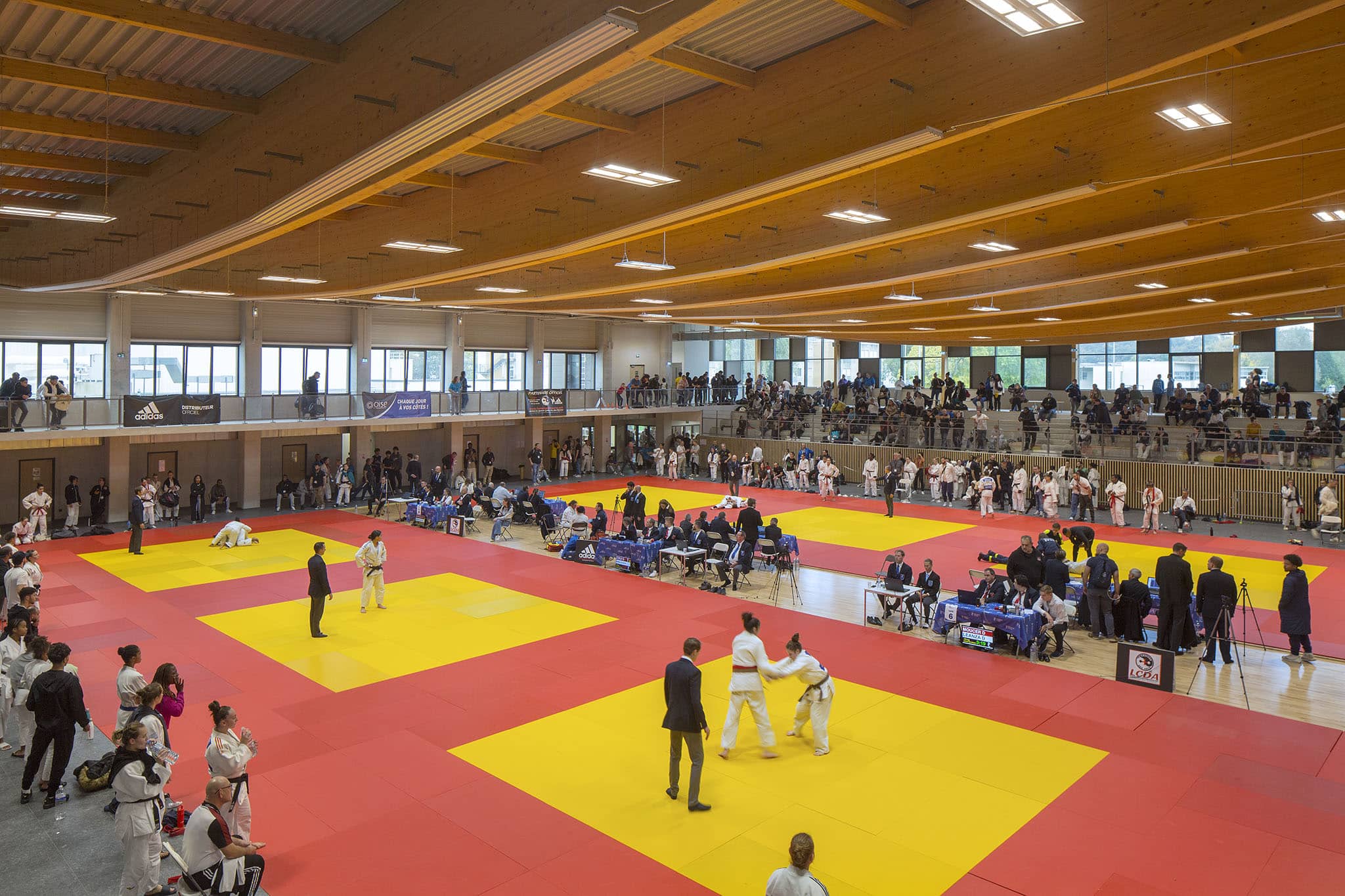 Complexe Marie Curie à Nogent-sur-Oise, vue sur le Dojo pendant une compétition
