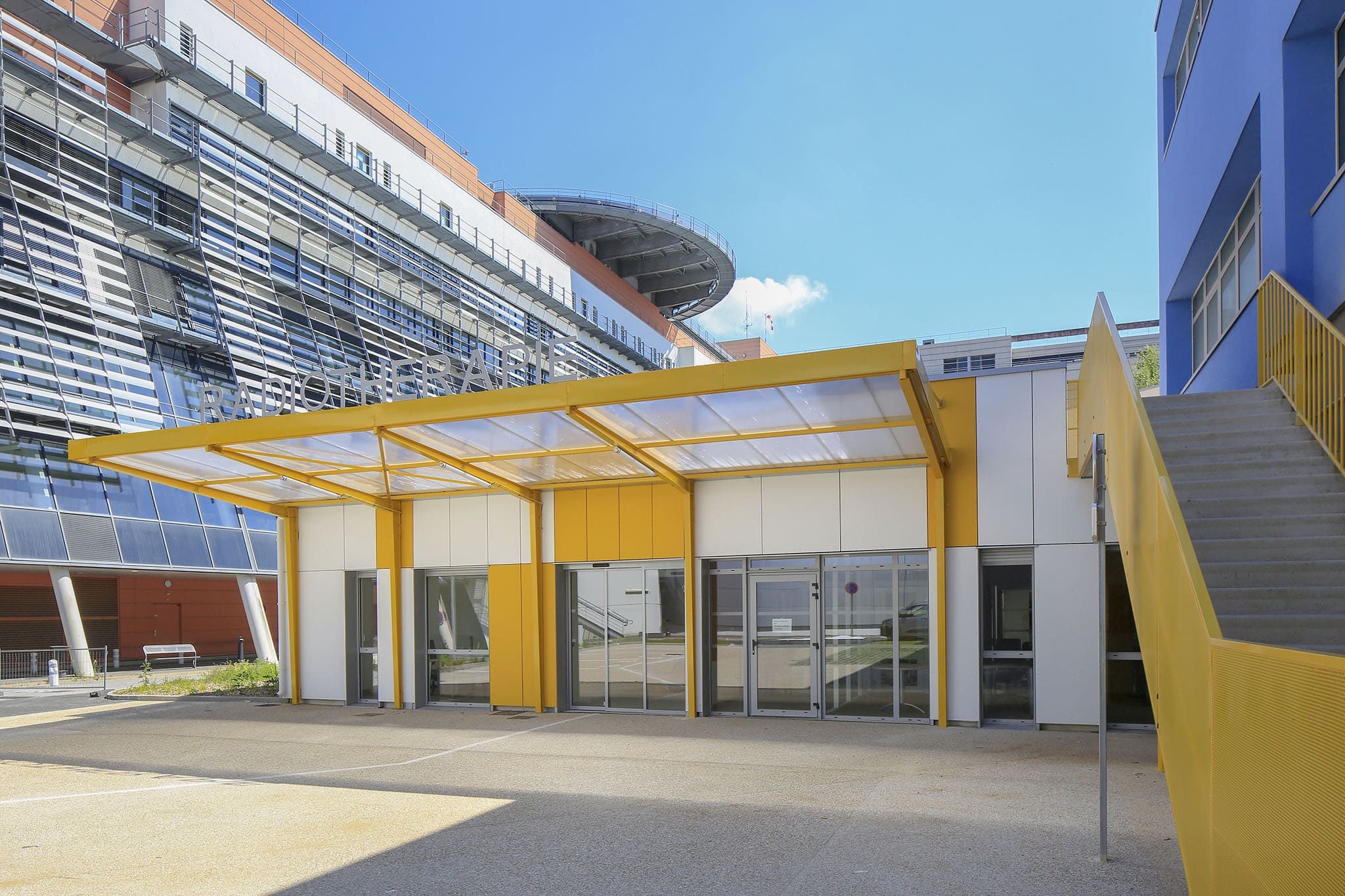 Extension des soins critiques et de la radiothérapie au CHU d'Amiens Picardie, vue sur l'entrée de la radiothérapie