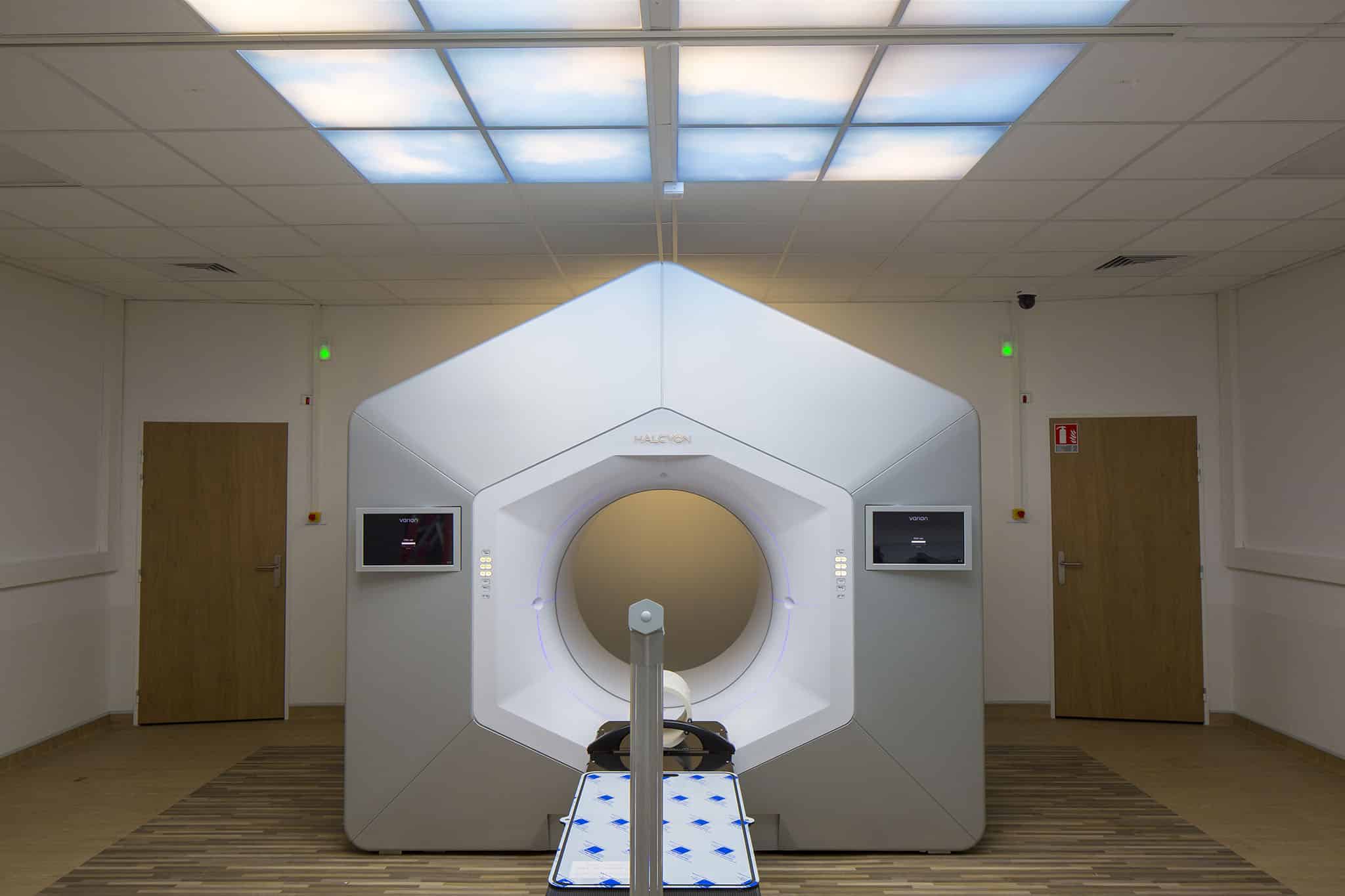 Extension des soins critiques et de la radiothérapie au CHU d'Amiens Picardie, scanner