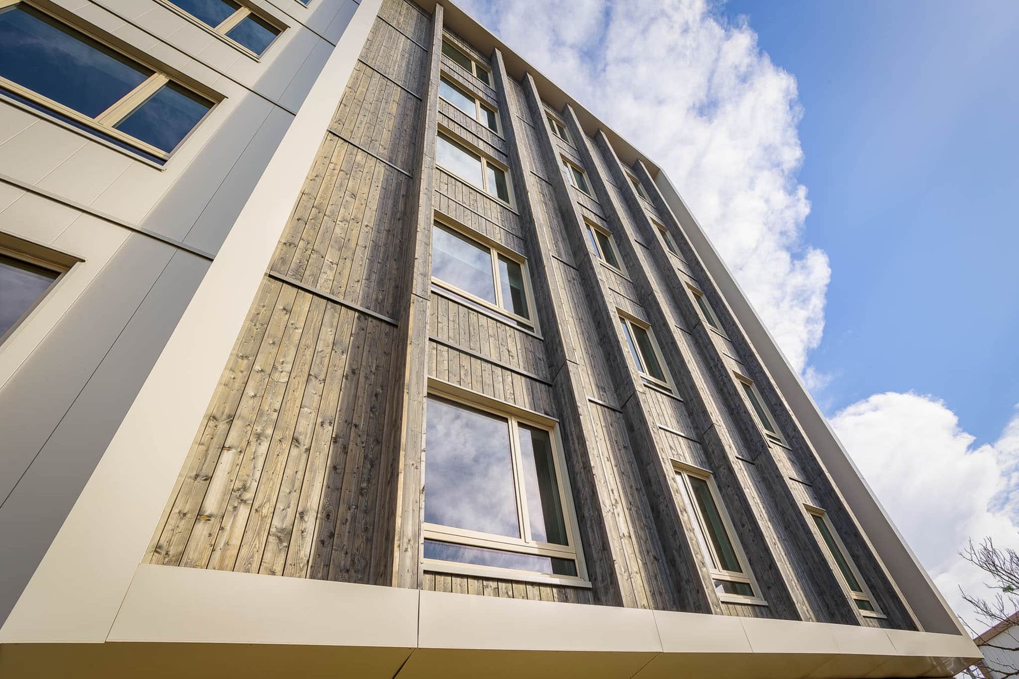 Bâtiment tertiaire au Centre Hospitalier Universitaire de Rennes, vue de la façade