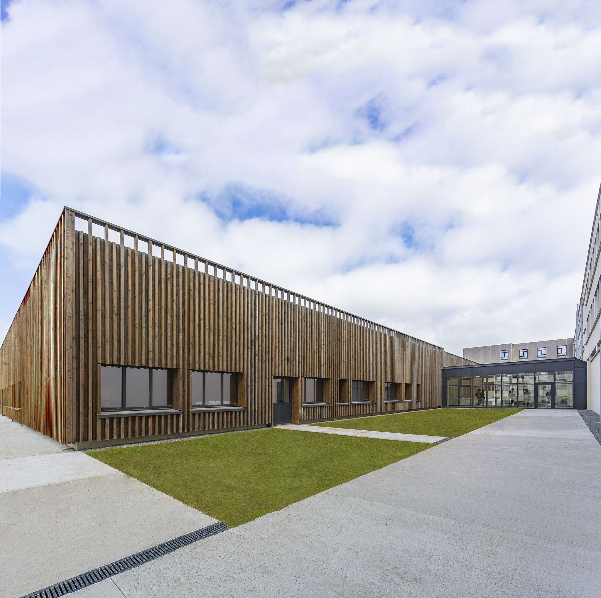 Galerie de la Halle des métiers au lycée Eugène Freyssinet à Saint-Brieuc, CRR Architecture