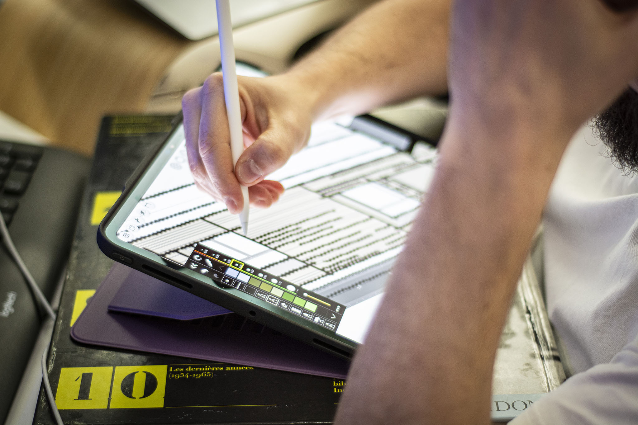 Agence CRR écritures architecturales à Lyon, vue sur un dessin technique en cours de réalisation