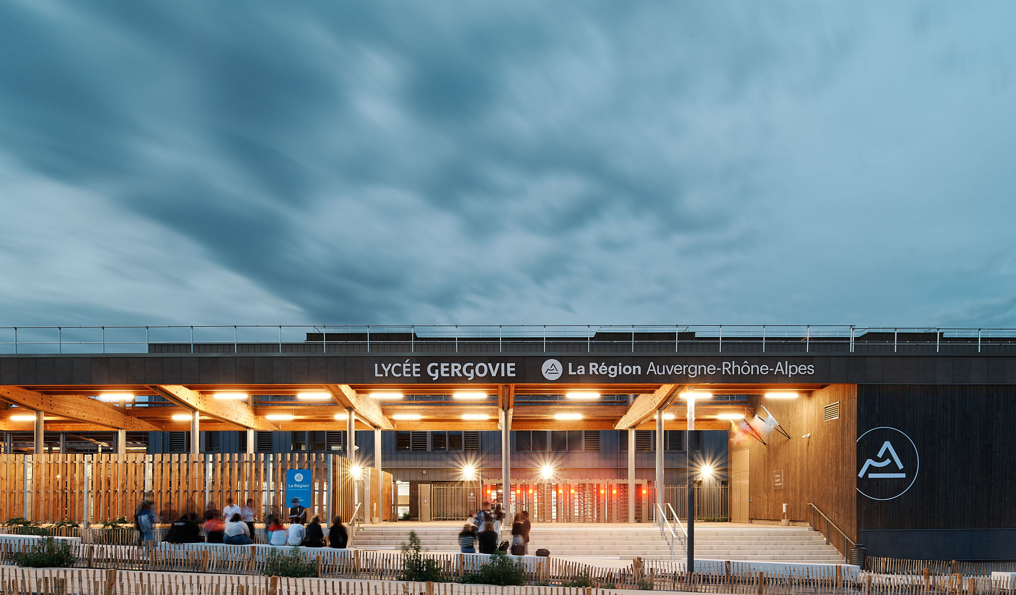 Lycée Gergovie à Clermont-ferrand, vue de l'entrée